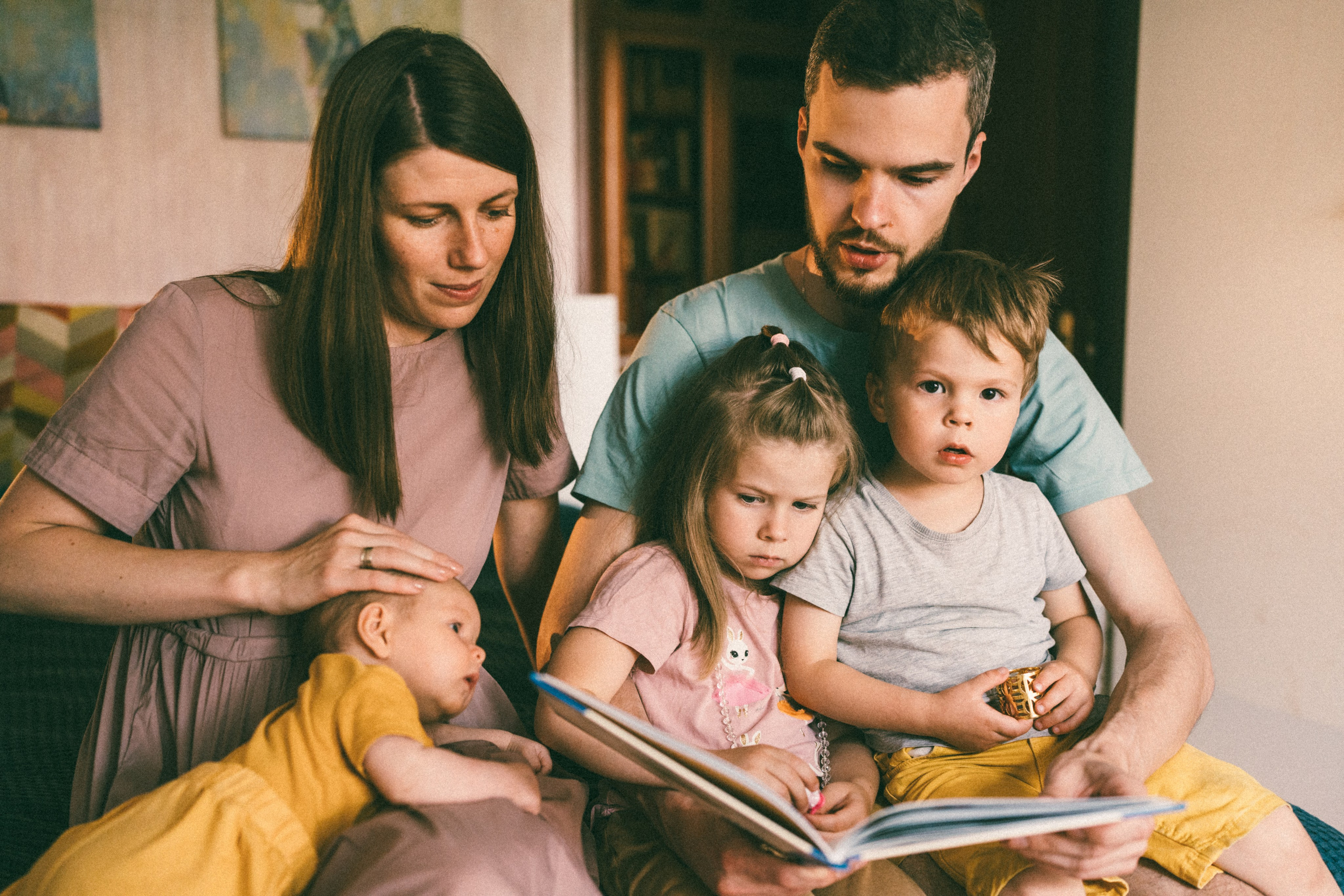 Семейная фотосессия дома. Дарья Иван Маша Сережа и Лиза. Детский, семейный и ньюборн фотограф в Москве Юлия Шуарт