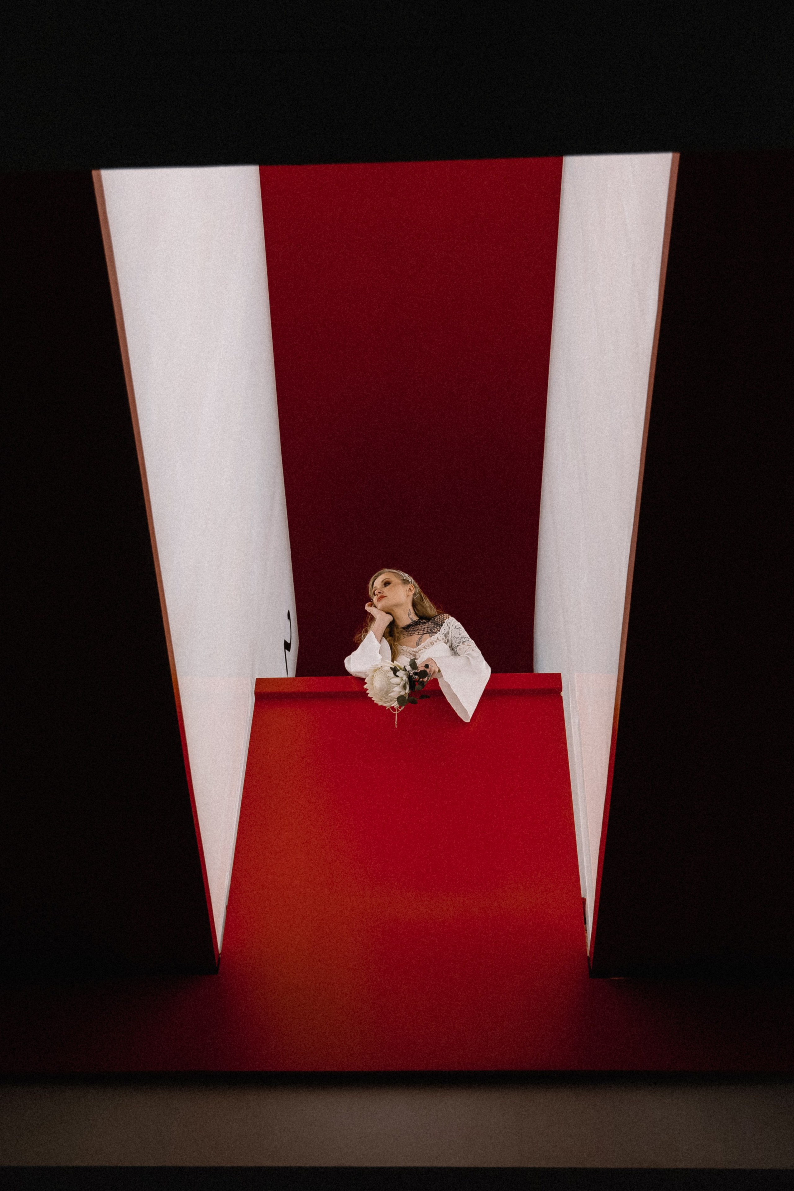 Алая готика. Николь — ваш любимый фотограф в Санкт-Петербурге