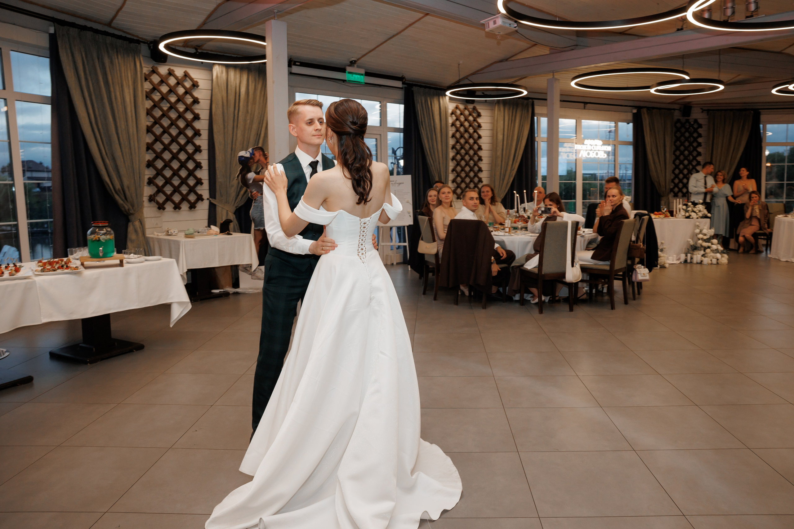 Регистрация в отеле Fish Point, ЗАГС Бутово, прогулка в Остафьево. Свадебный и репортажный фотограф (Москва, Королев и другие)