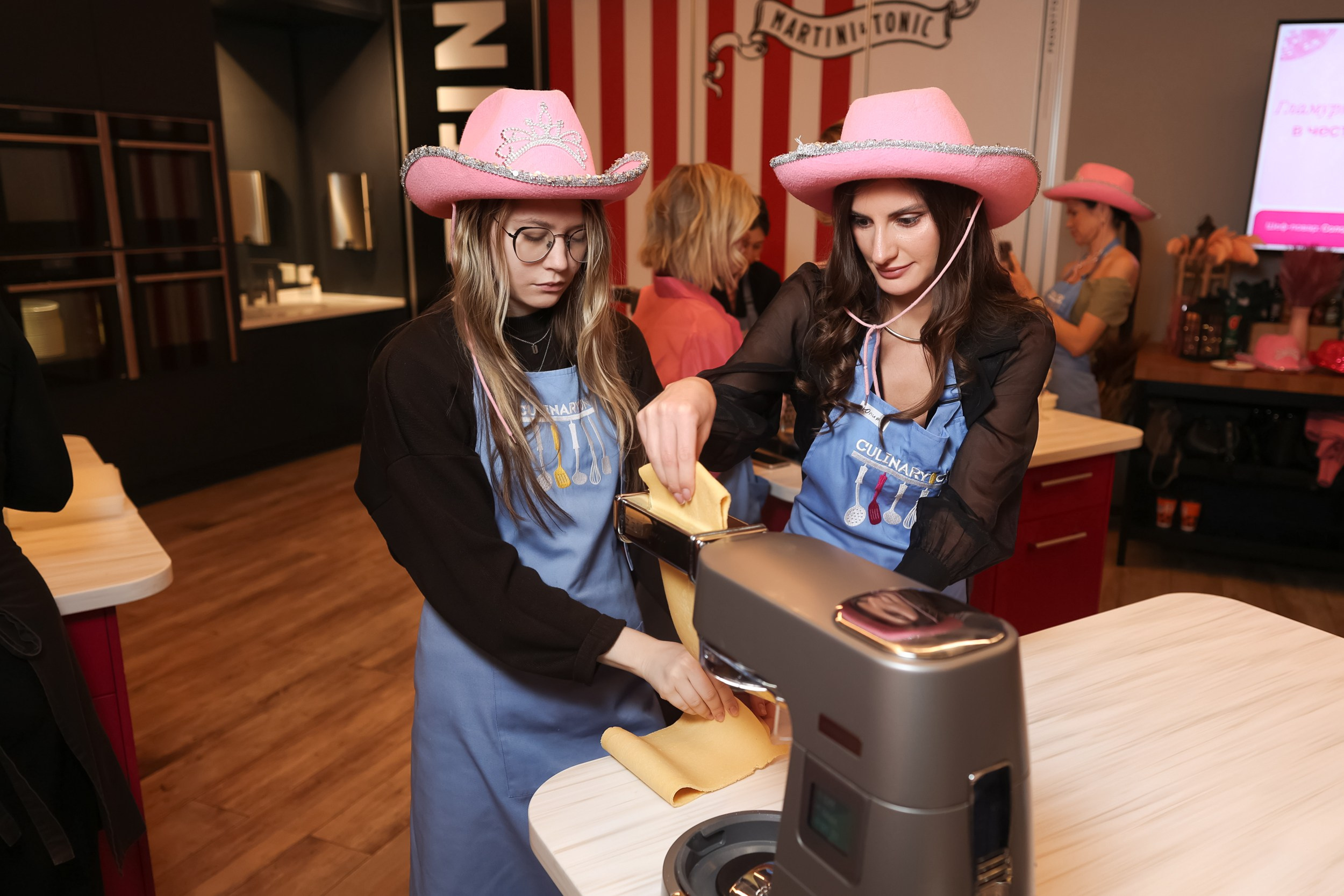 Вечеринка 8 марта в EventyOn. Репортажный фотограф видеограф в Москве Ольга Плаксина