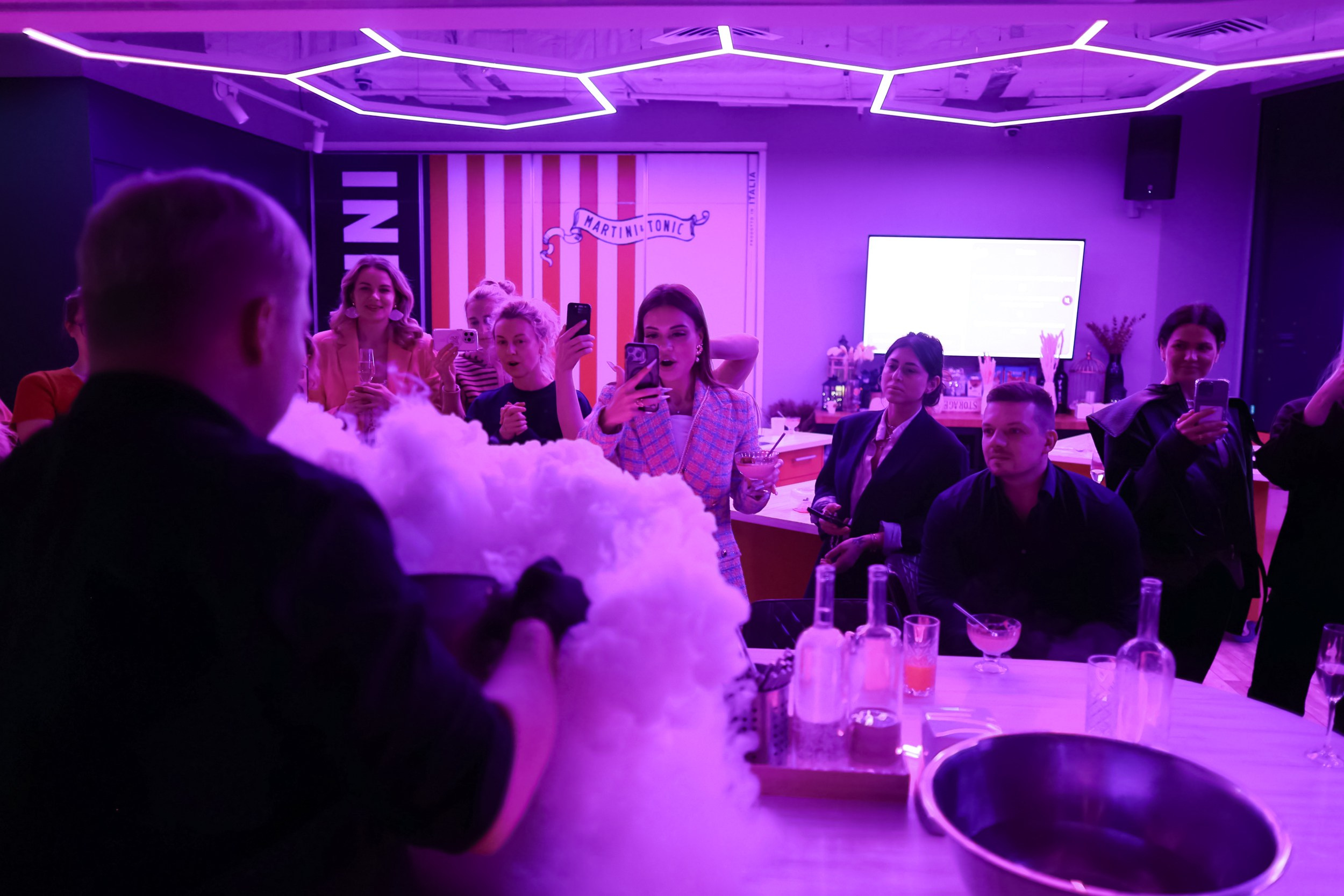 Вечеринка 8 марта в EventyOn. Репортажный фотограф видеограф в Москве Ольга Плаксина