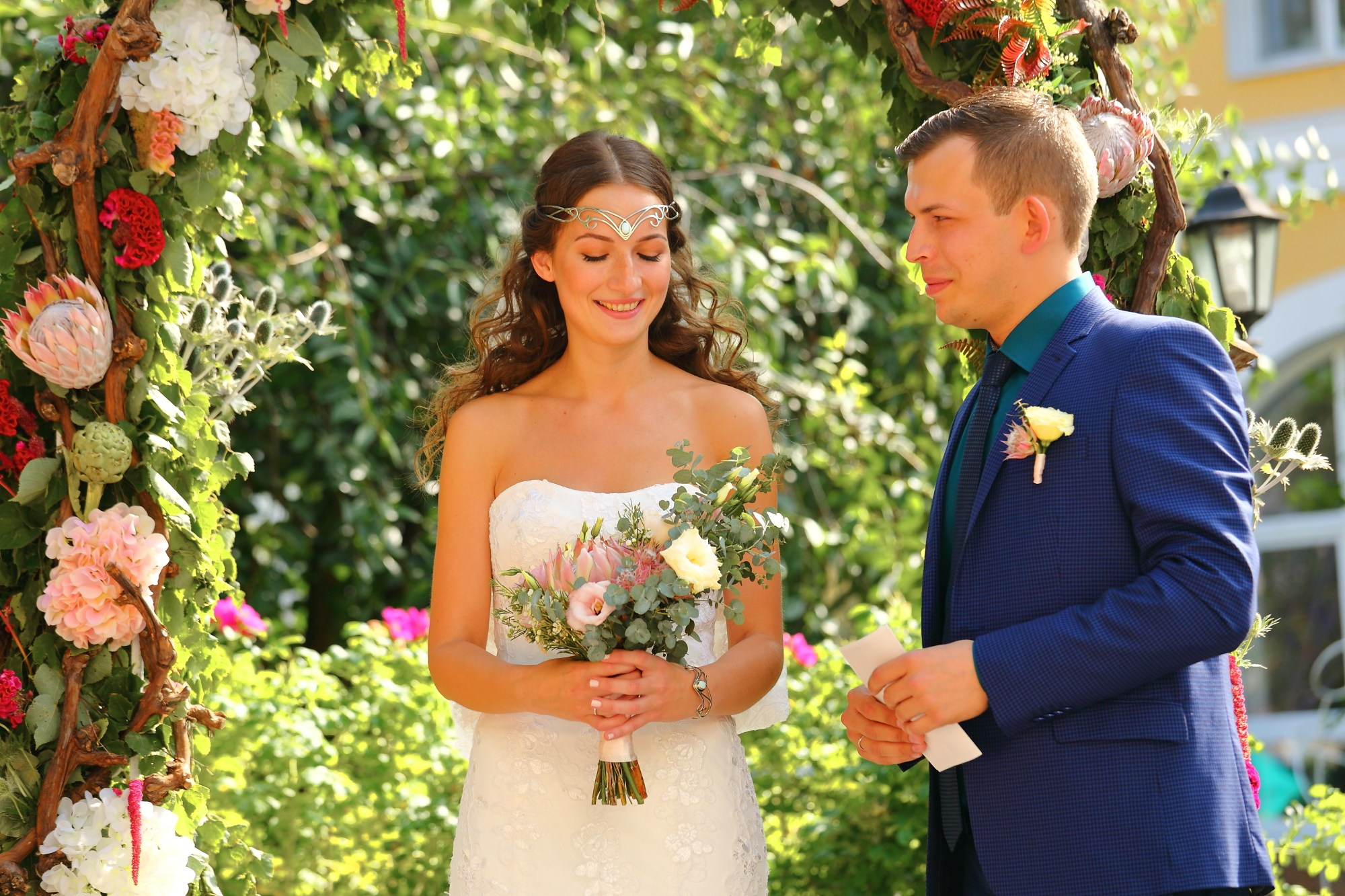 Выездная регистрация в красивом месте в Ярославле. Свадебный и репортажный фотограф в Ярославле и Санкт-Петербурге Роман Микрюков