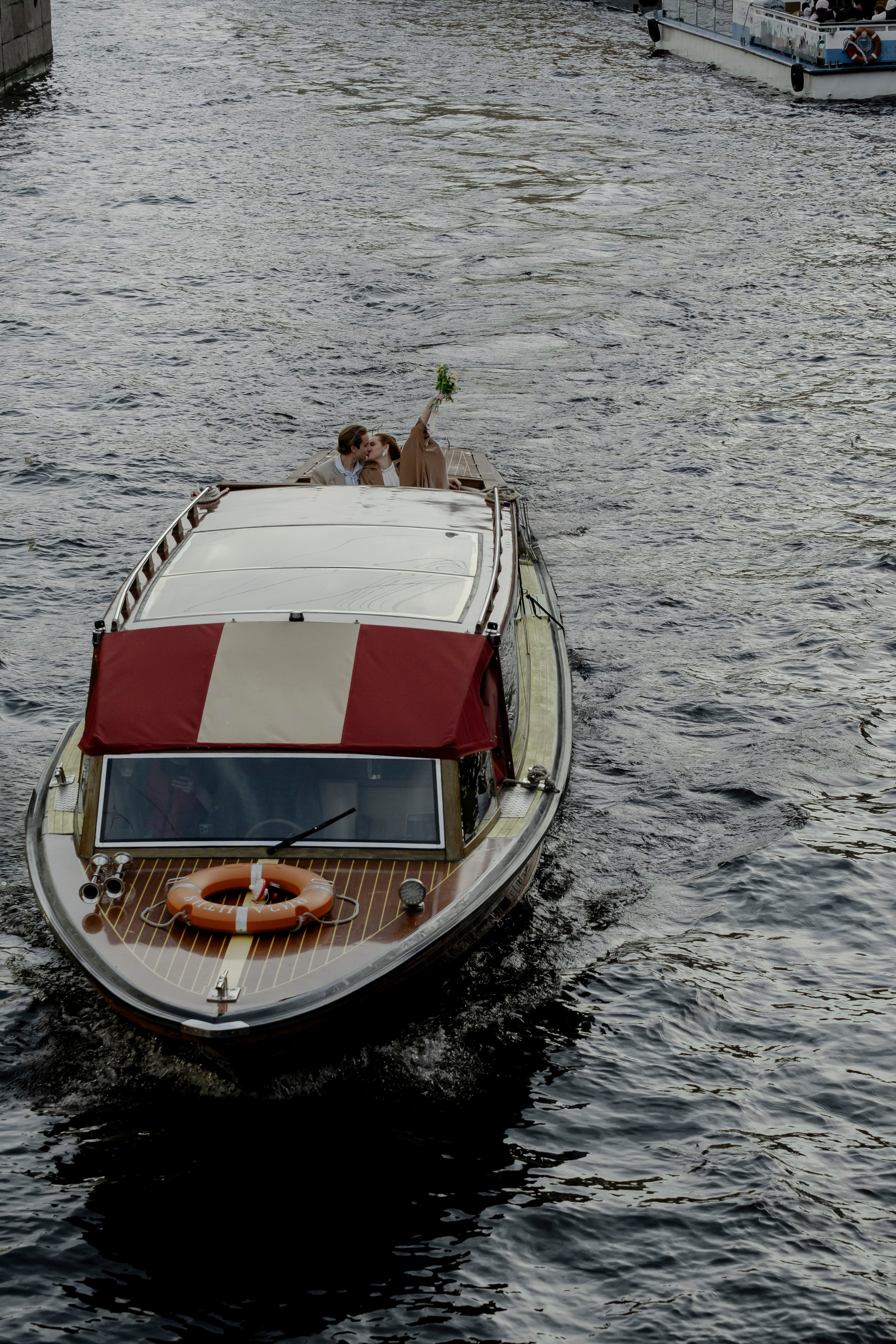 СВАДЕНБНАЯ СЬЕМКА НА КАТЕРЕ ПО КАНАЛАМ САНКТ-ПЕТЕРБУРГА И В АКВАТОРИИ НЕВЫ. Профессиональный фотограф, Санкт-Петербург — Виктория Богомолова