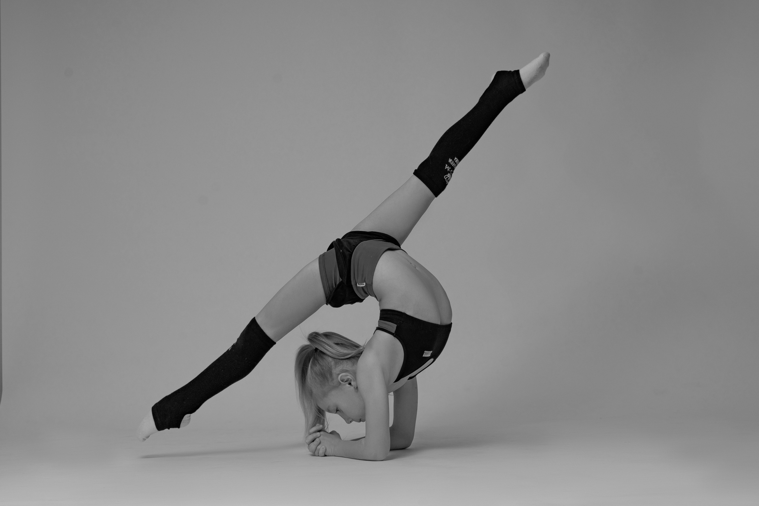 ГИМНАСТКИ. Детская выездная фотостудия. Фотограф новорождённых newborn, годовасие