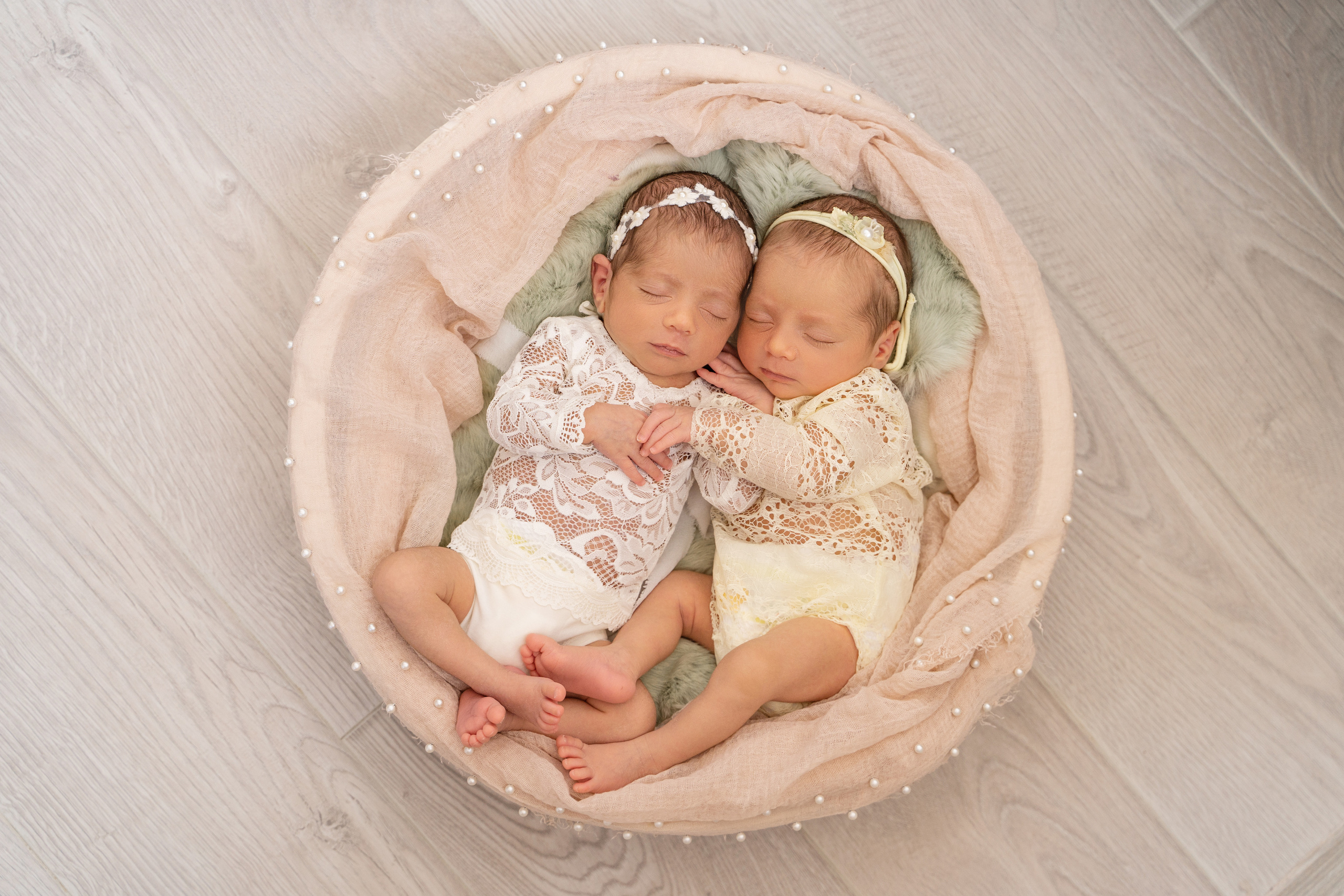 НОВОРОЖДЁННЫЕ. Детская выездная фотостудия. Фотограф новорождённых newborn, годовасие