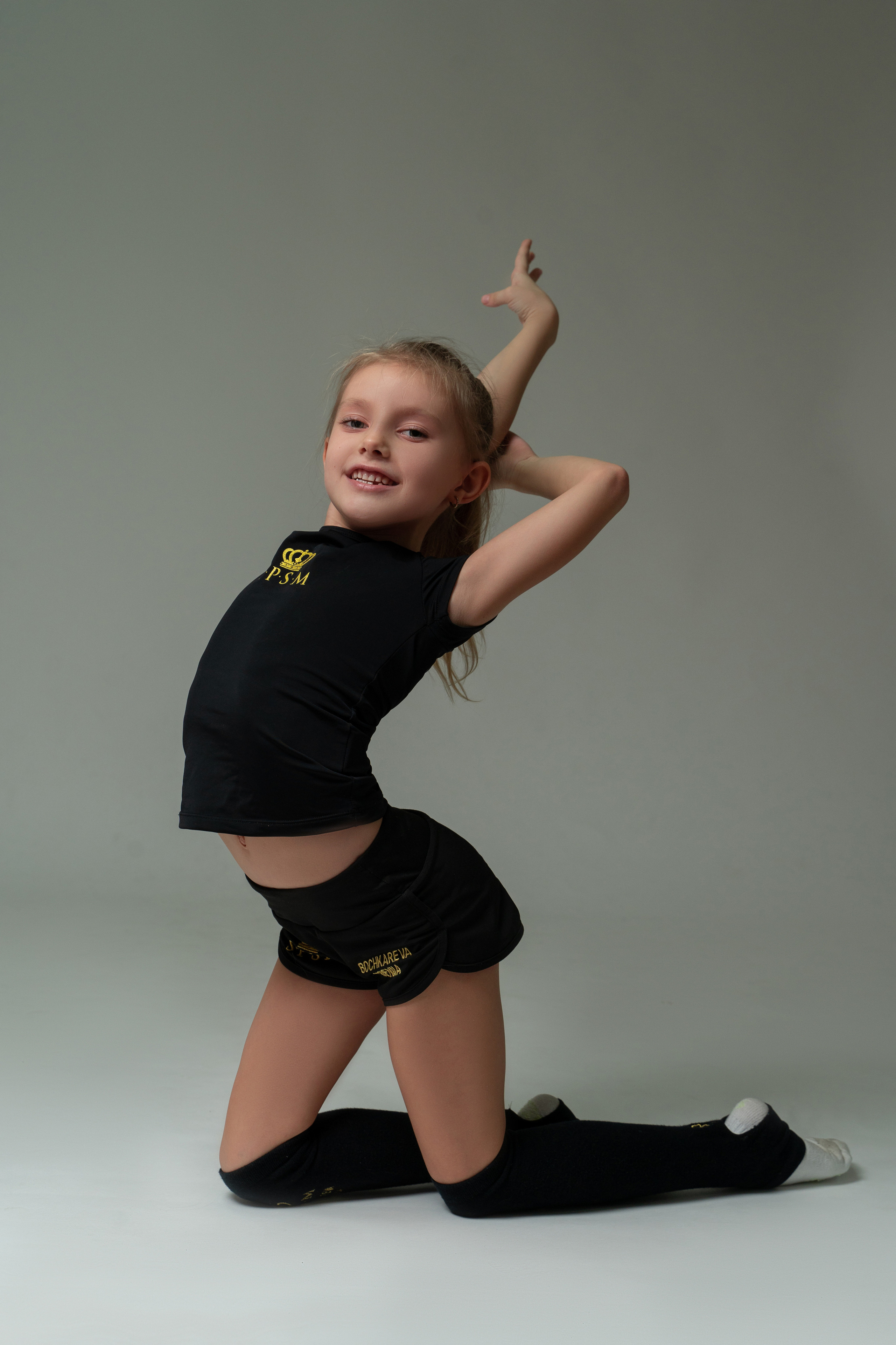 ГИМНАСТКИ. Детская выездная фотостудия. Фотограф новорождённых newborn, годовасие