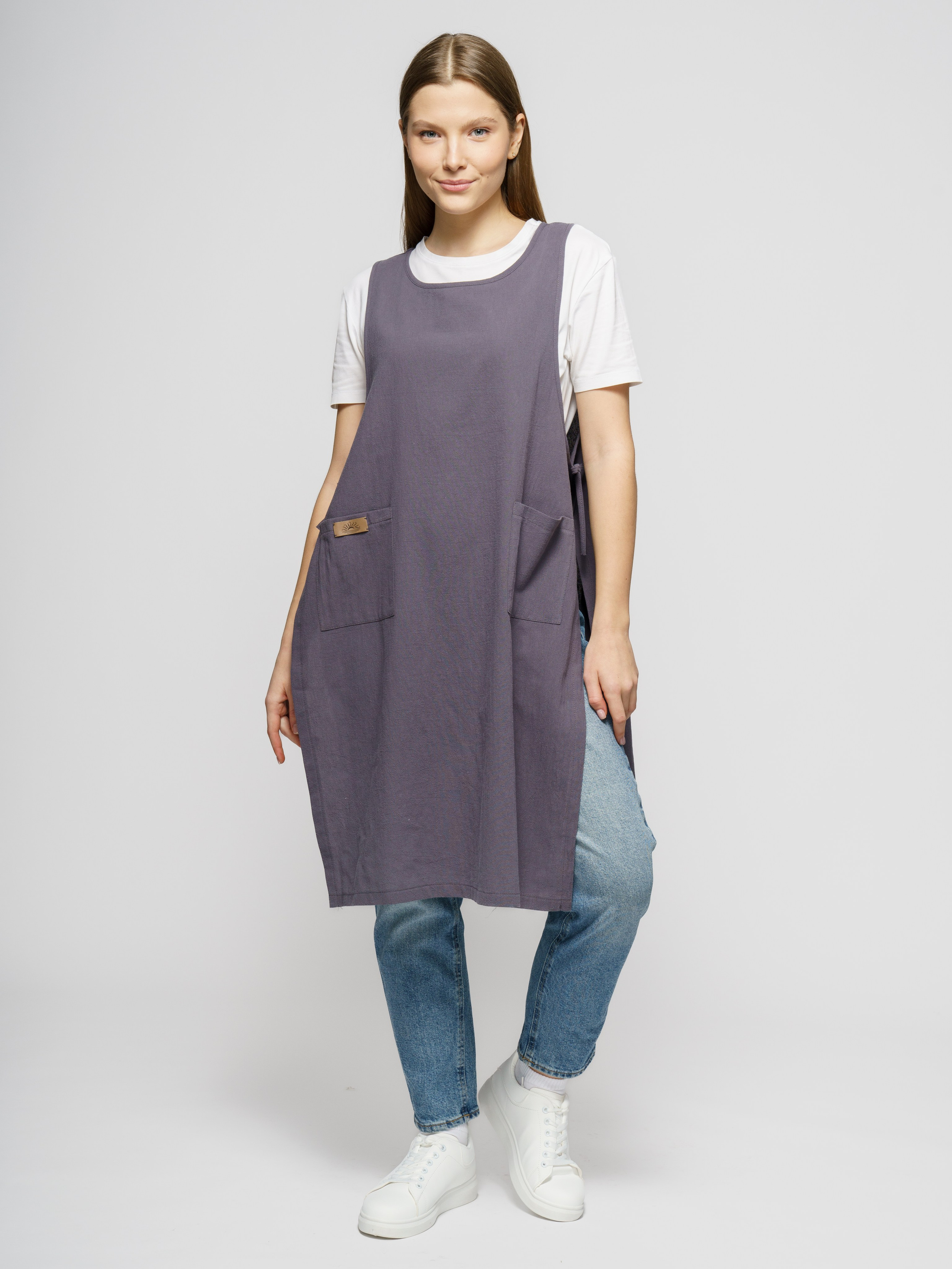 Лён (фартук, сорочки), модель Оксана. KED Production — продакшн из СПб. Создаём фото, видео и контент, который помогает брендам и селлерам продавать больше