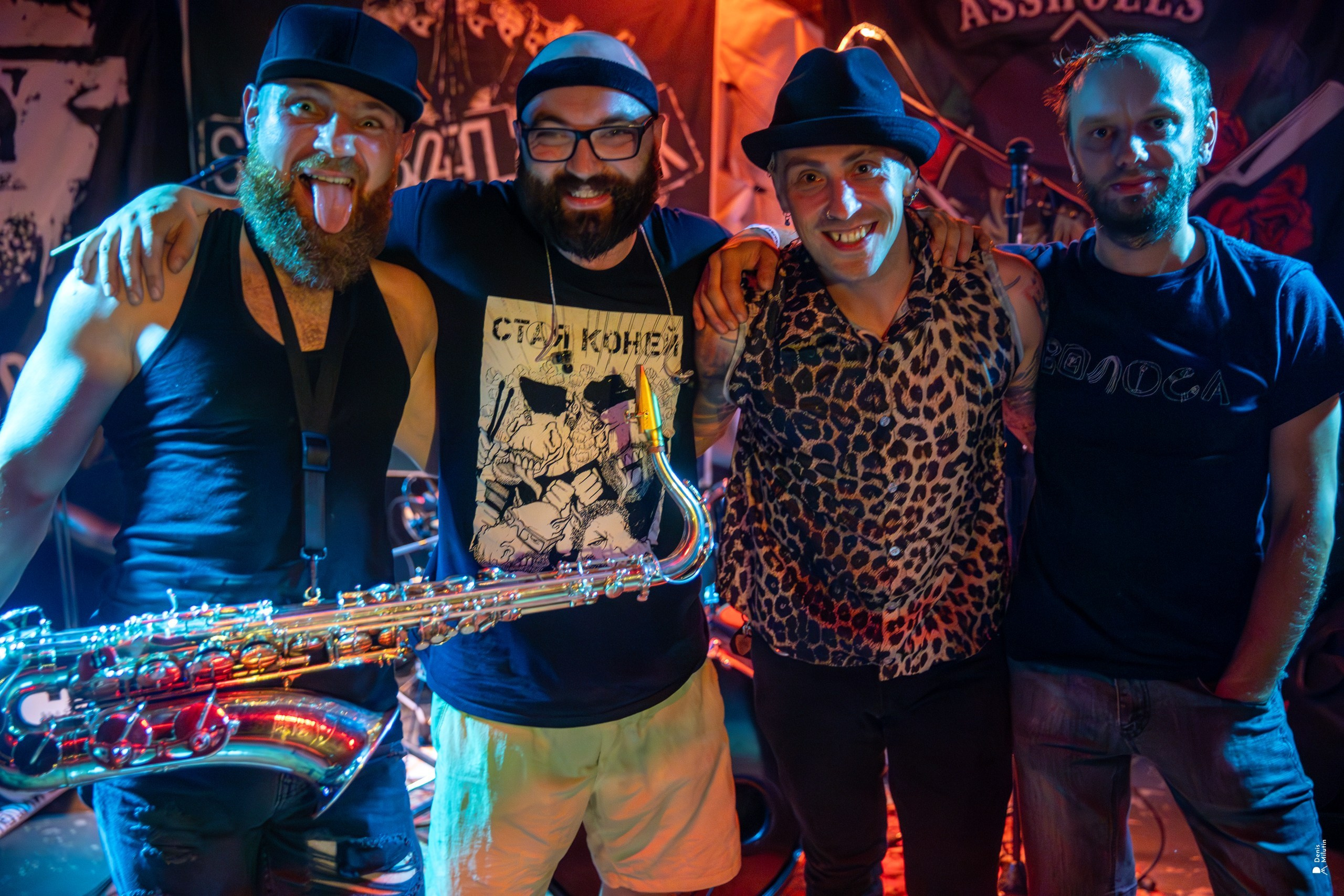 Панк рок концерт в клубе Рядом. Портретный фотограф Денис Милютин