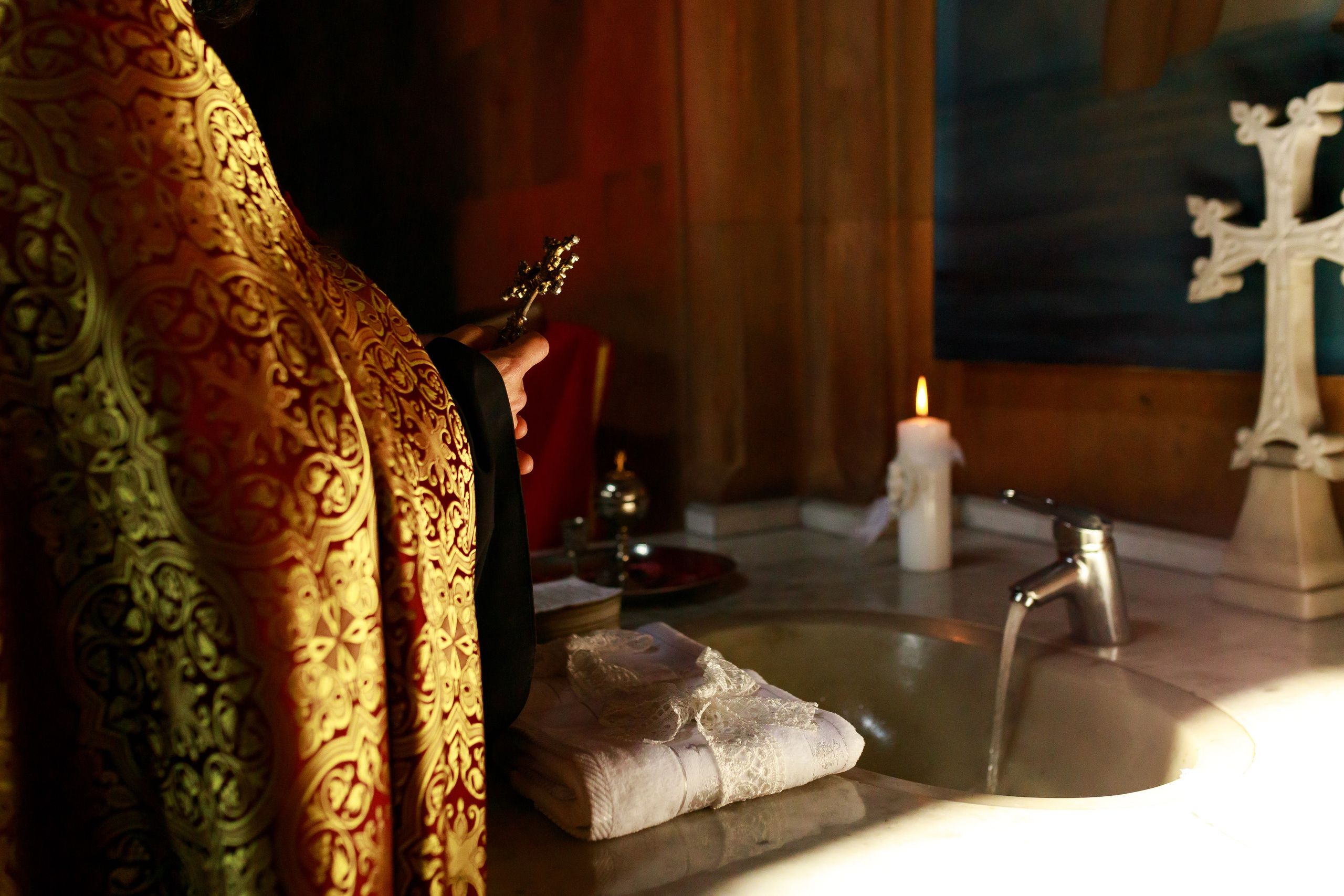 Таинство Крещения в Армянской церкви. Фотограф Тверь. Свадебные, семейные, индивидуальные фотосессии