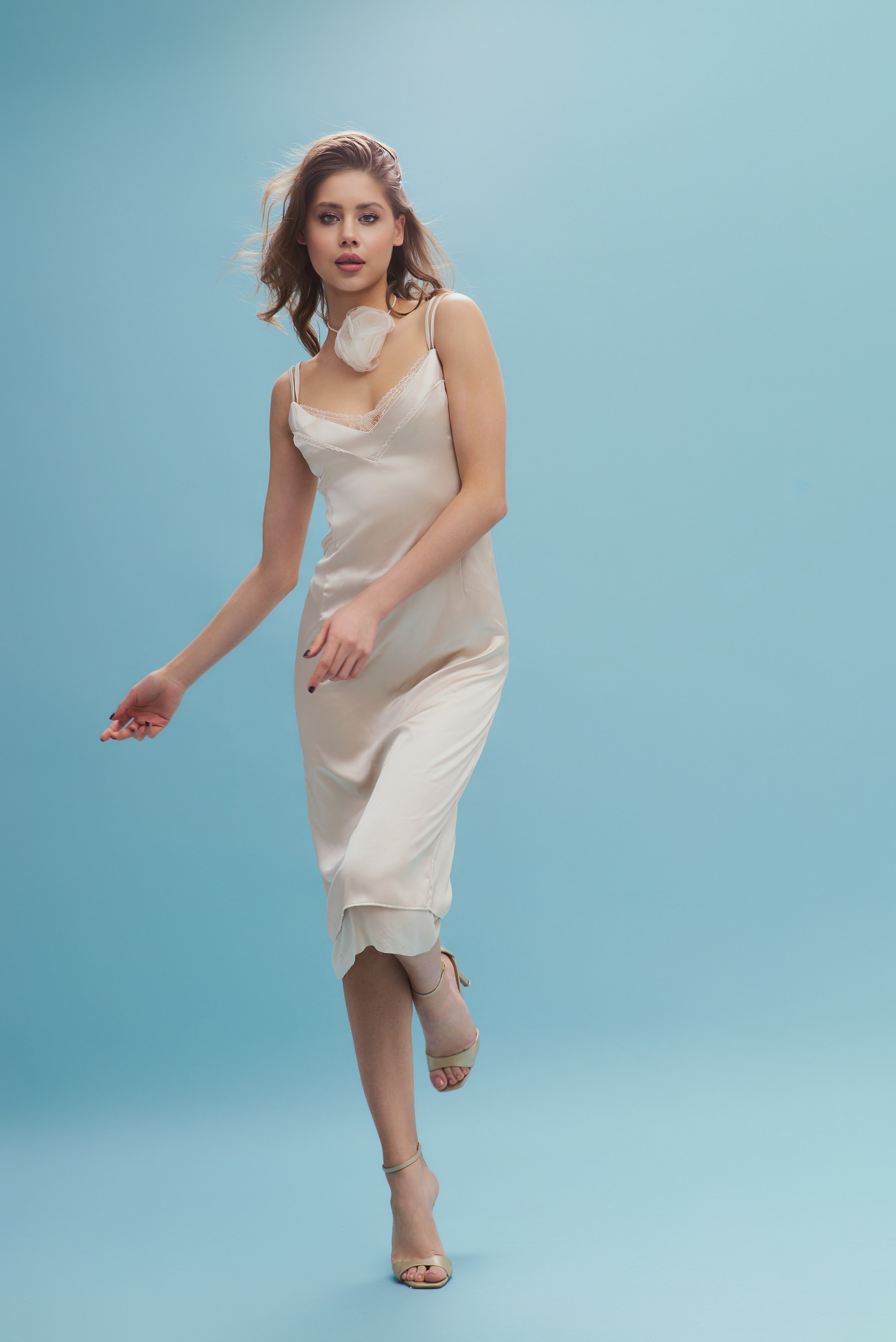 Индивидуальная фотосессия на улице в Казани – женский портрет в естественном светеФотограф Дарья Шемякина – персональная съёмка в КазаниЖенский образ на фотосессии – прогулочная фотосъёмкаФотосъёмка для Instagram – стильный образ и мягкая ретушьЭстетическая фотосессия для девушки – авторский стиль