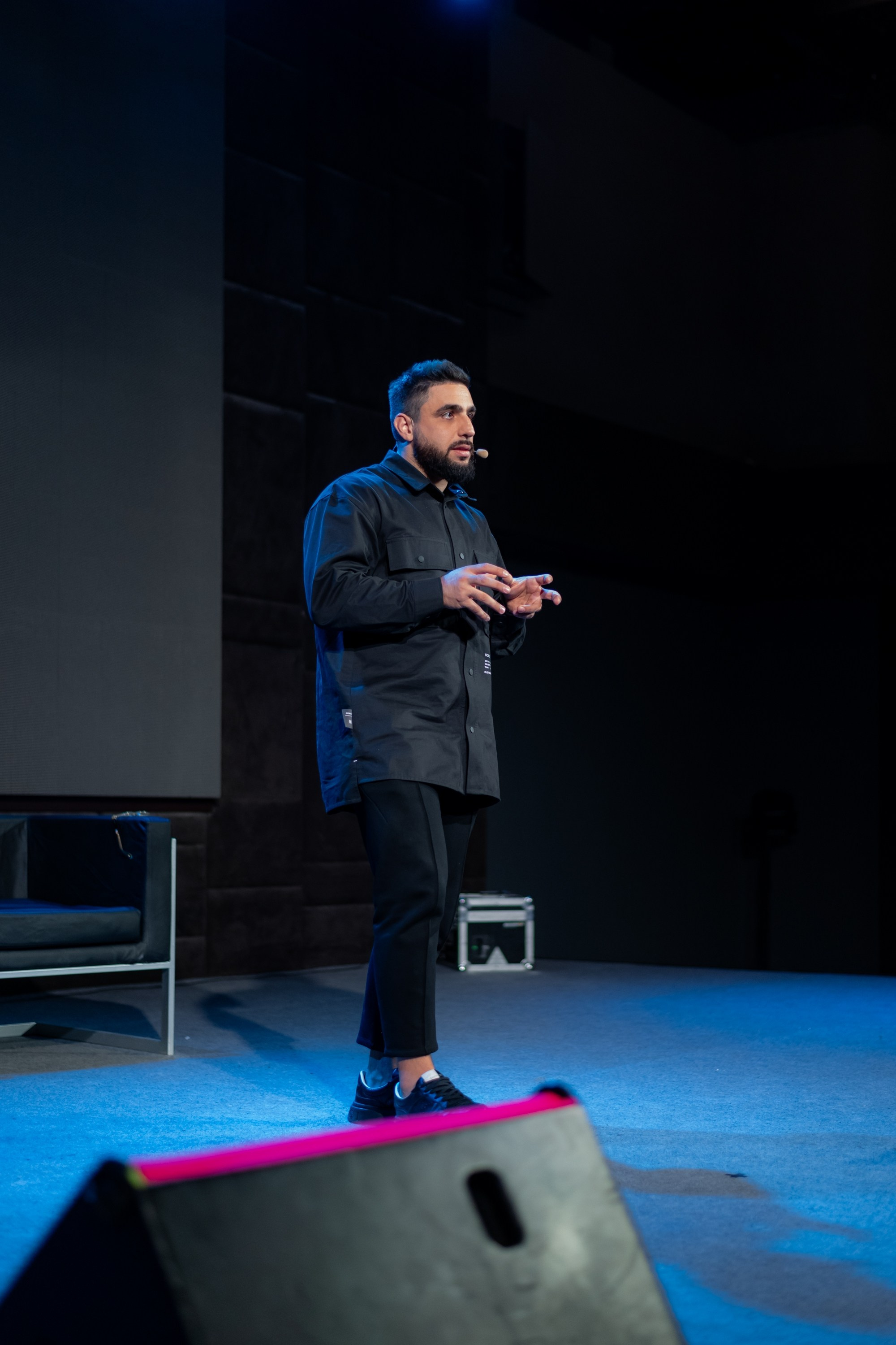 Манифестор. Фотограф в Москве. Антон S