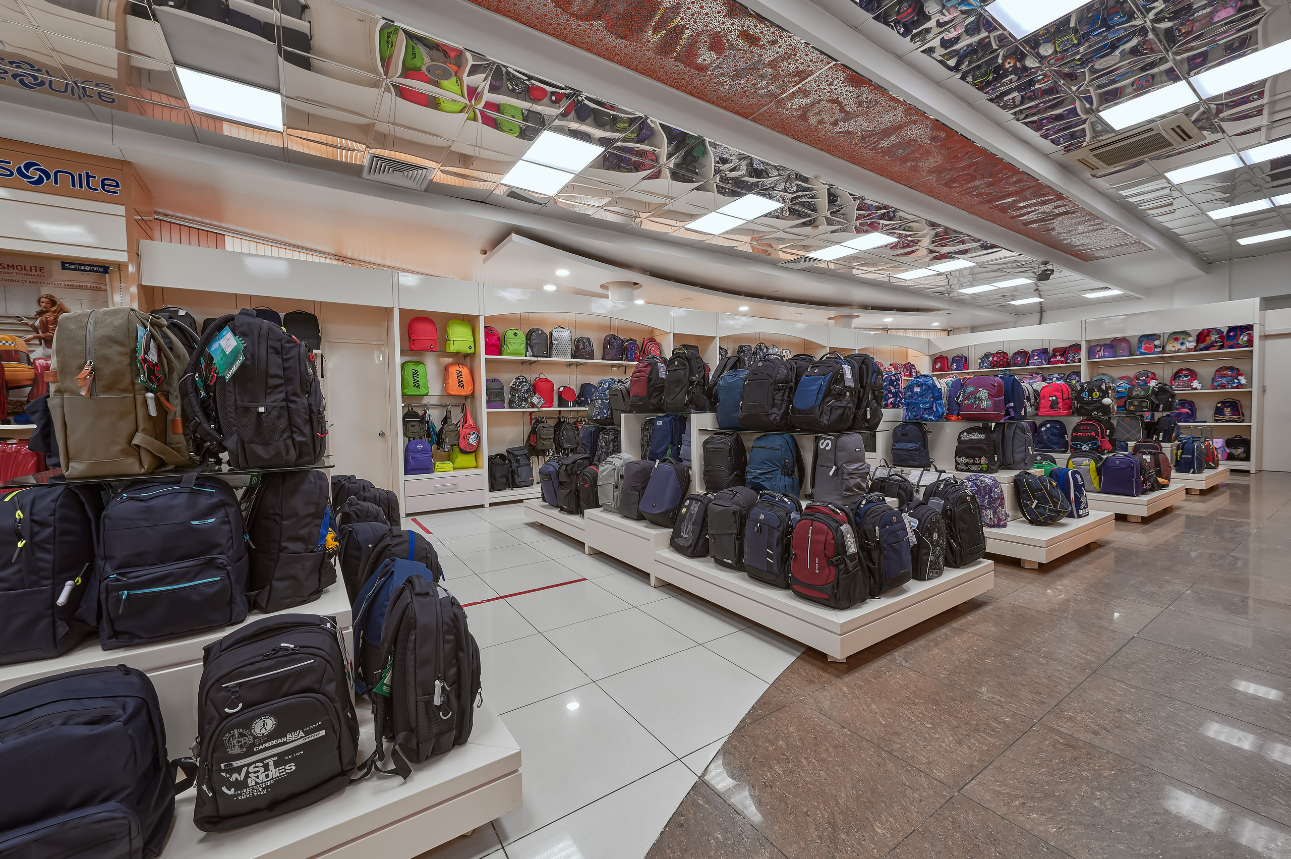 Портфолио по интерьерной и экстерьерной фотосъёмки: Мир Сумок — Правый берег. Фотограф Яковлев Роман — Красноярск