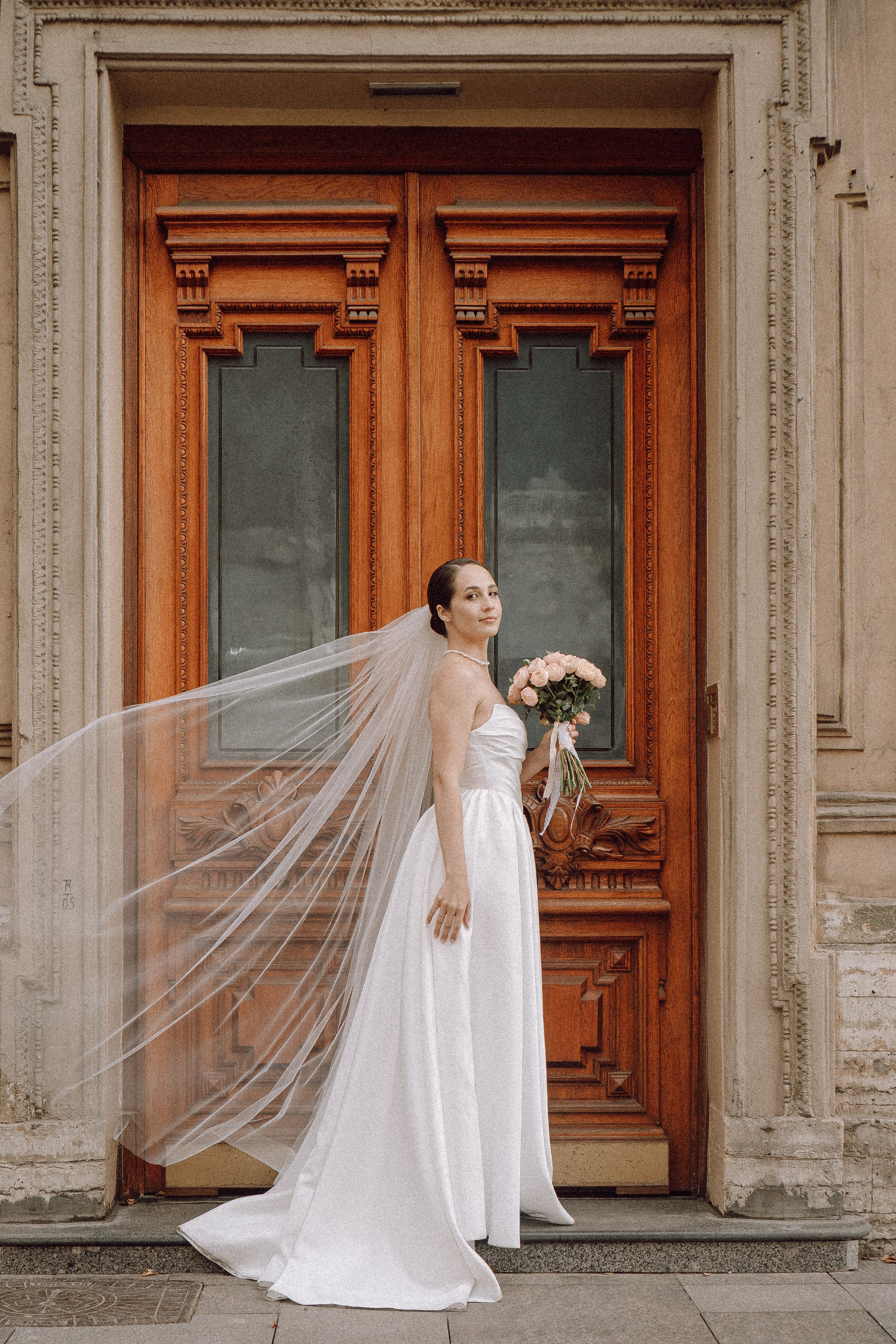 СВАДЕБНАЯ ПРОГУЛКА В САНТК-ПЕТЕРБУРГЕ (ИСАКИЕВСКИЙ СОБОР, ЗИМНЯЯ КАНАВКА, ЭРМИТАЖ И БОЛЬШАЯ МОРСКАЯ УЛИЦА). Профессиональный фотограф, Санкт-Петербург — Виктория Богомолова