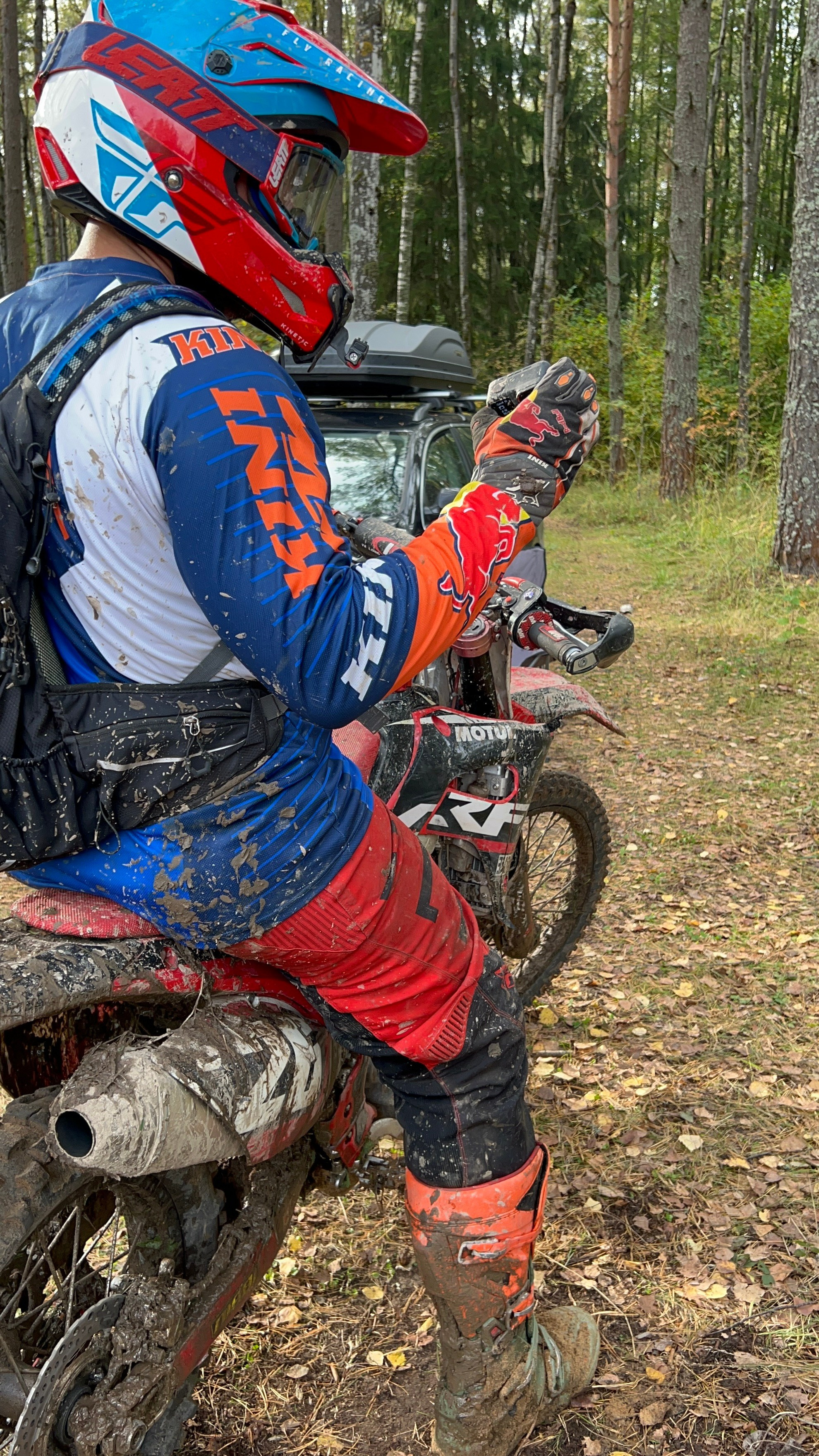 Наш инструктор на прохватах с Романом Курбатовым. Профессиональный прокат эндуро мотоциклов и квадроциклов в г. Белгород