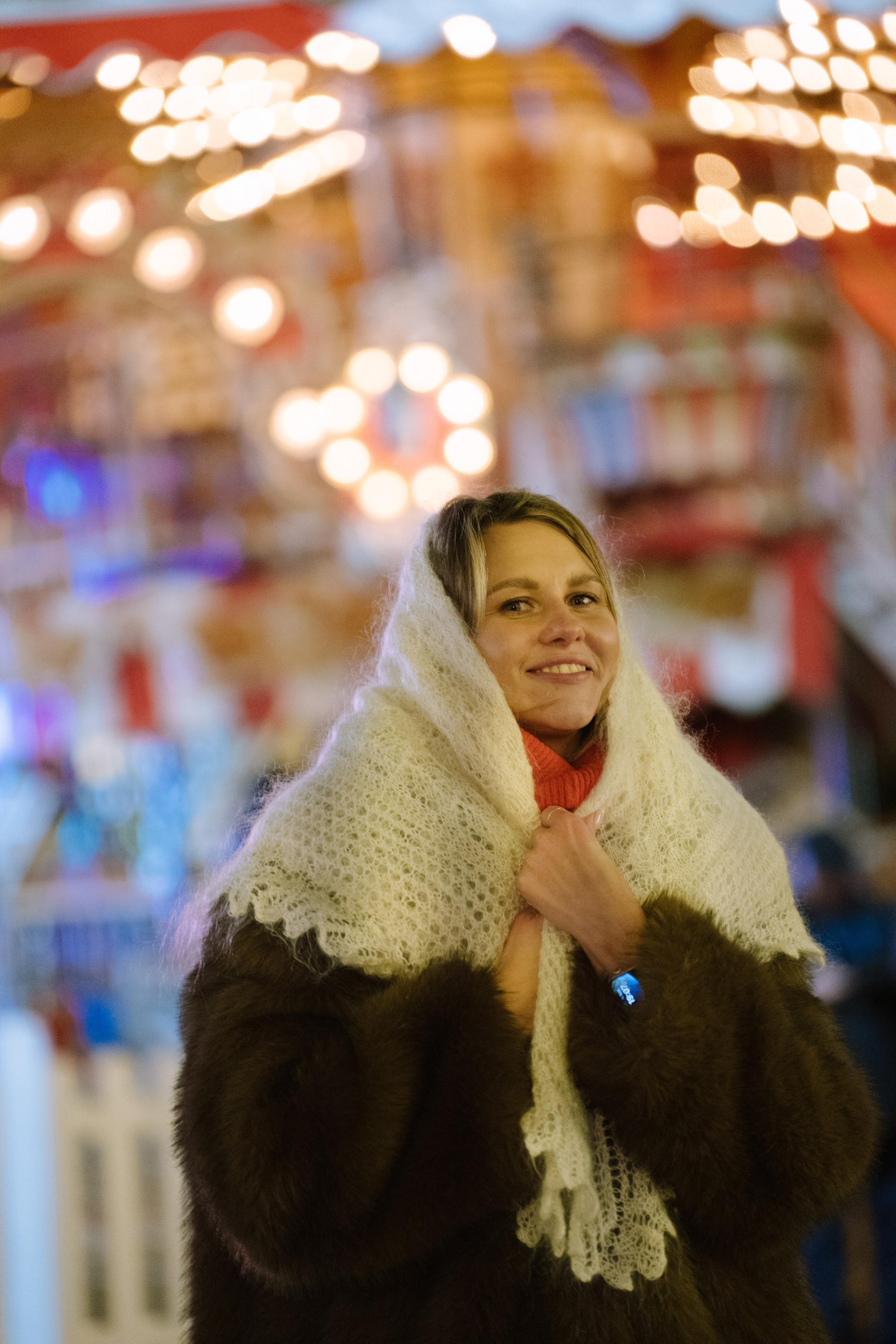 ПРОГУЛКА НА МАНЕЖНОЙ ПЛОЩАДИ ДЛЯ ДЕВУШКИ ПЕРЕД НОВЫМ ГОДОМ (НОВОГОДНЯЯ ФОТОСЕССИИЯ НА МАНЕЖНОЙ ПЛОЩАДИ). Профессиональный фотограф, Санкт-Петербург — Виктория Богомолова