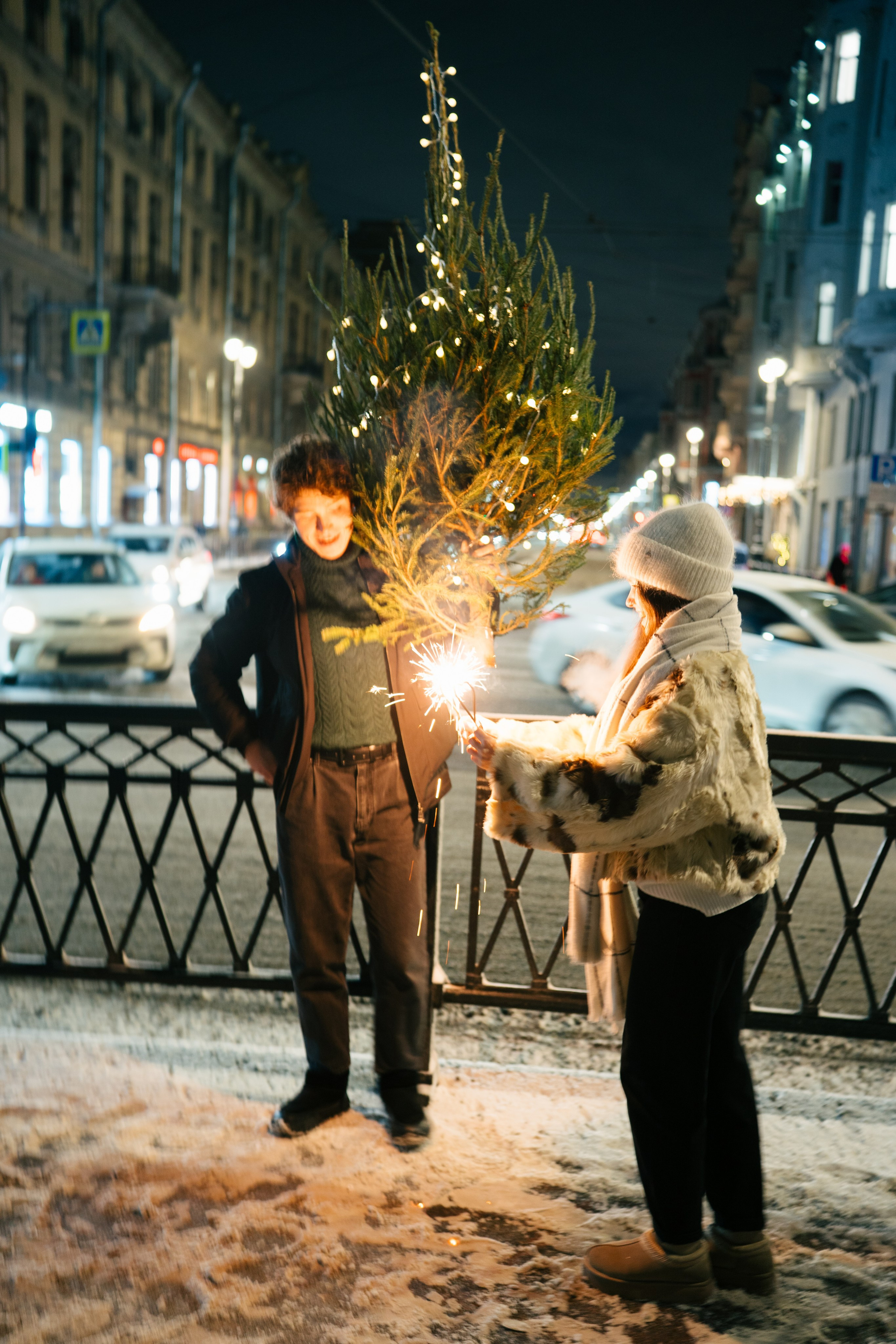НОВОГОДНЯЯ ПРОГУЛКА ПАРЫ ПО ЧЕРНЫШЕВСКОЙ ПЕРЕД НОВЫМ ГОДОМ. Профессиональный фотограф, Санкт-Петербург — Виктория Богомолова