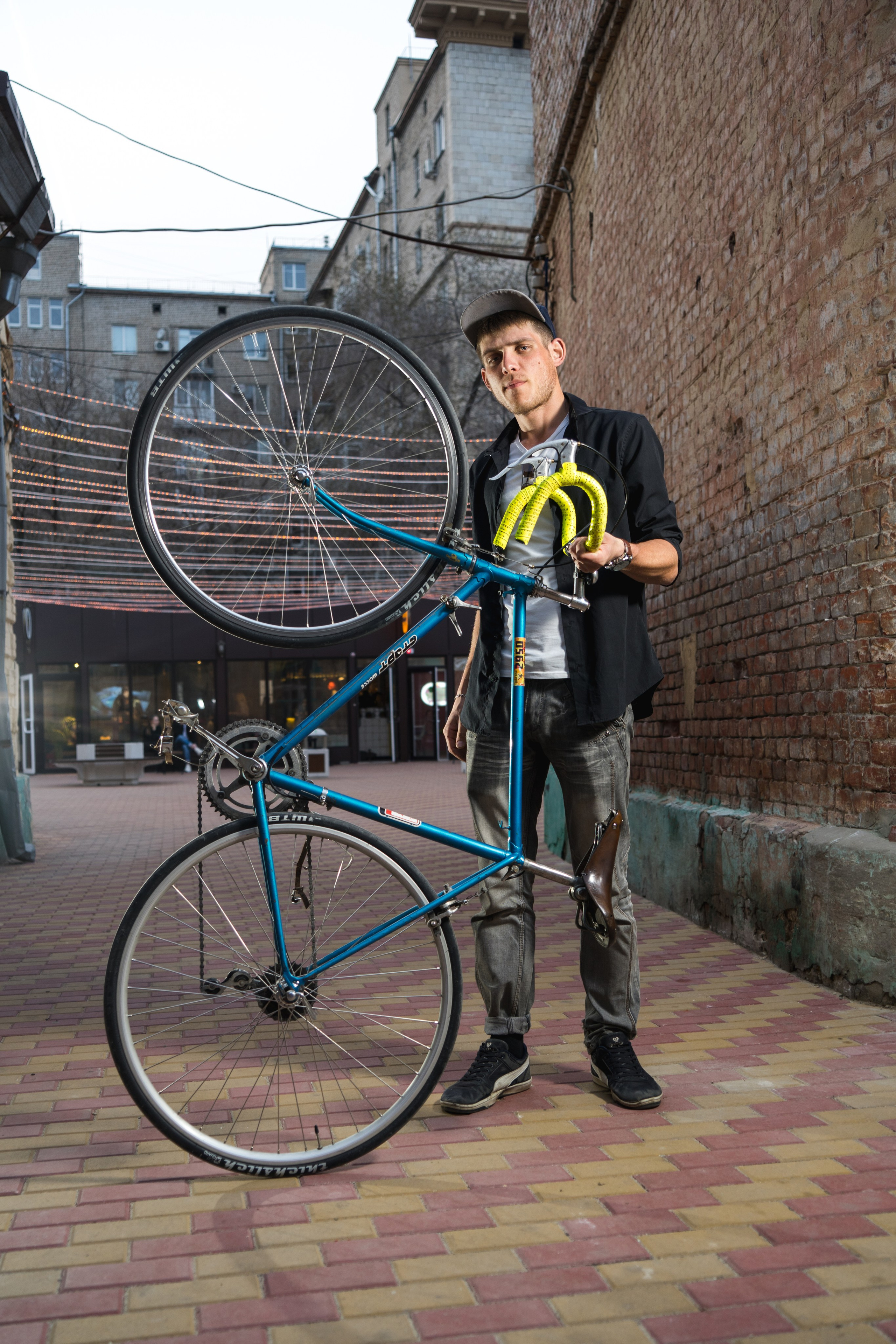 Алексей со своим ретро-велосипедом. Событийный фотограф Максим Бескоровайновнов