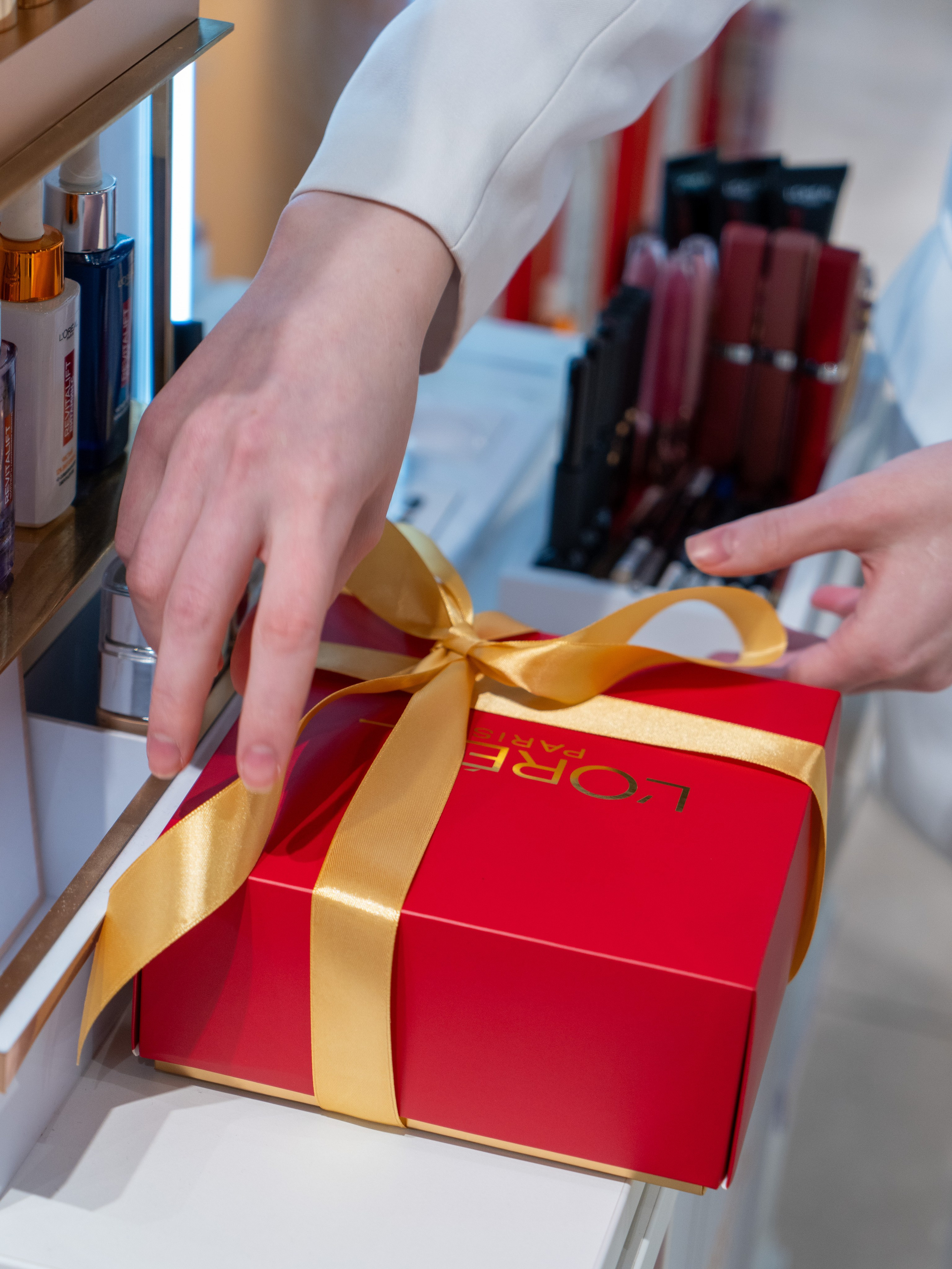 Отчет партнерской интеграции Loreal в магазинах Рив Гош. Репортажный фотограф в Красной Поляне и Сочи Павлюченко Екатерина