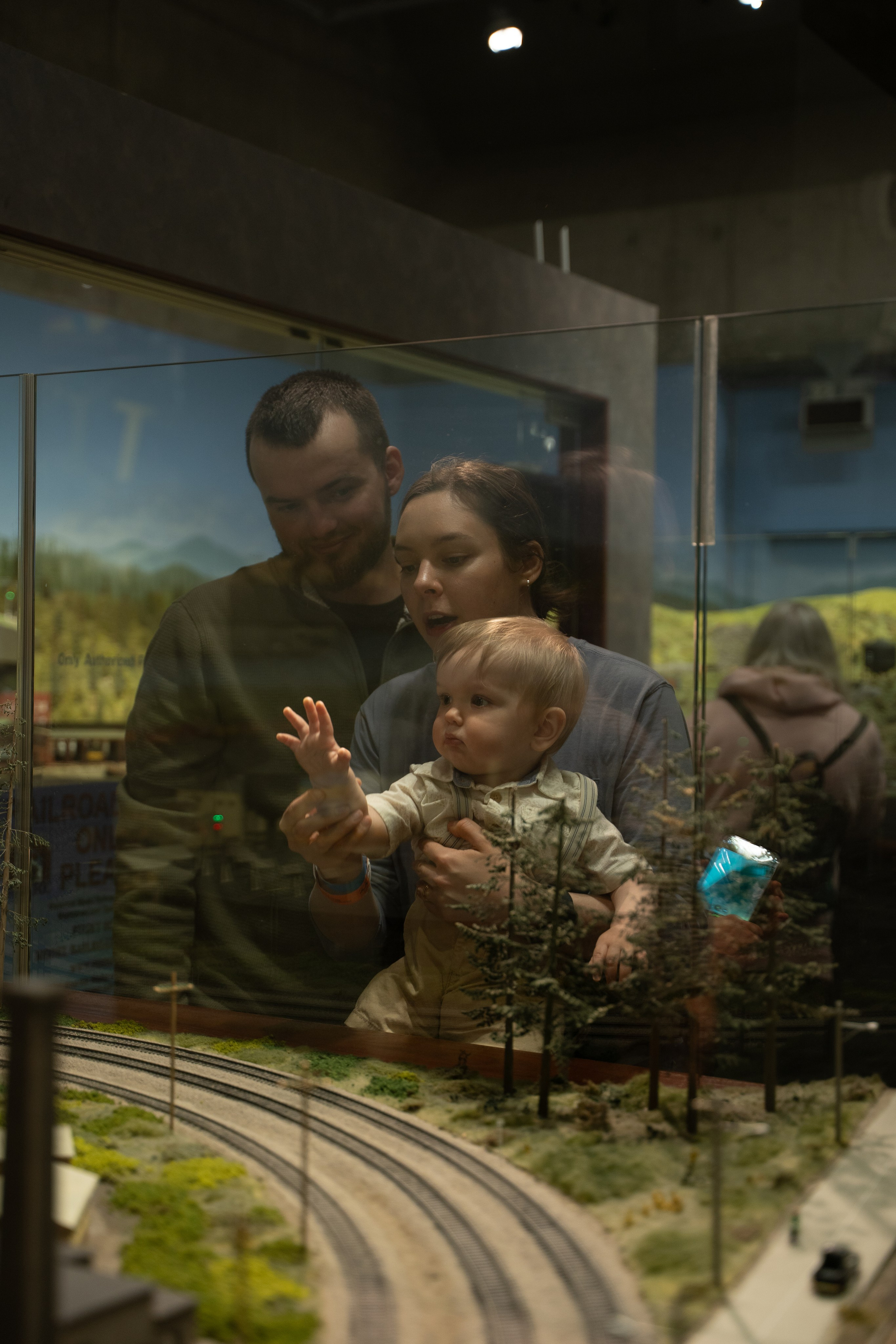 Took root. Wedding & engagement photographer in Seattle, WA. Tania Maureira