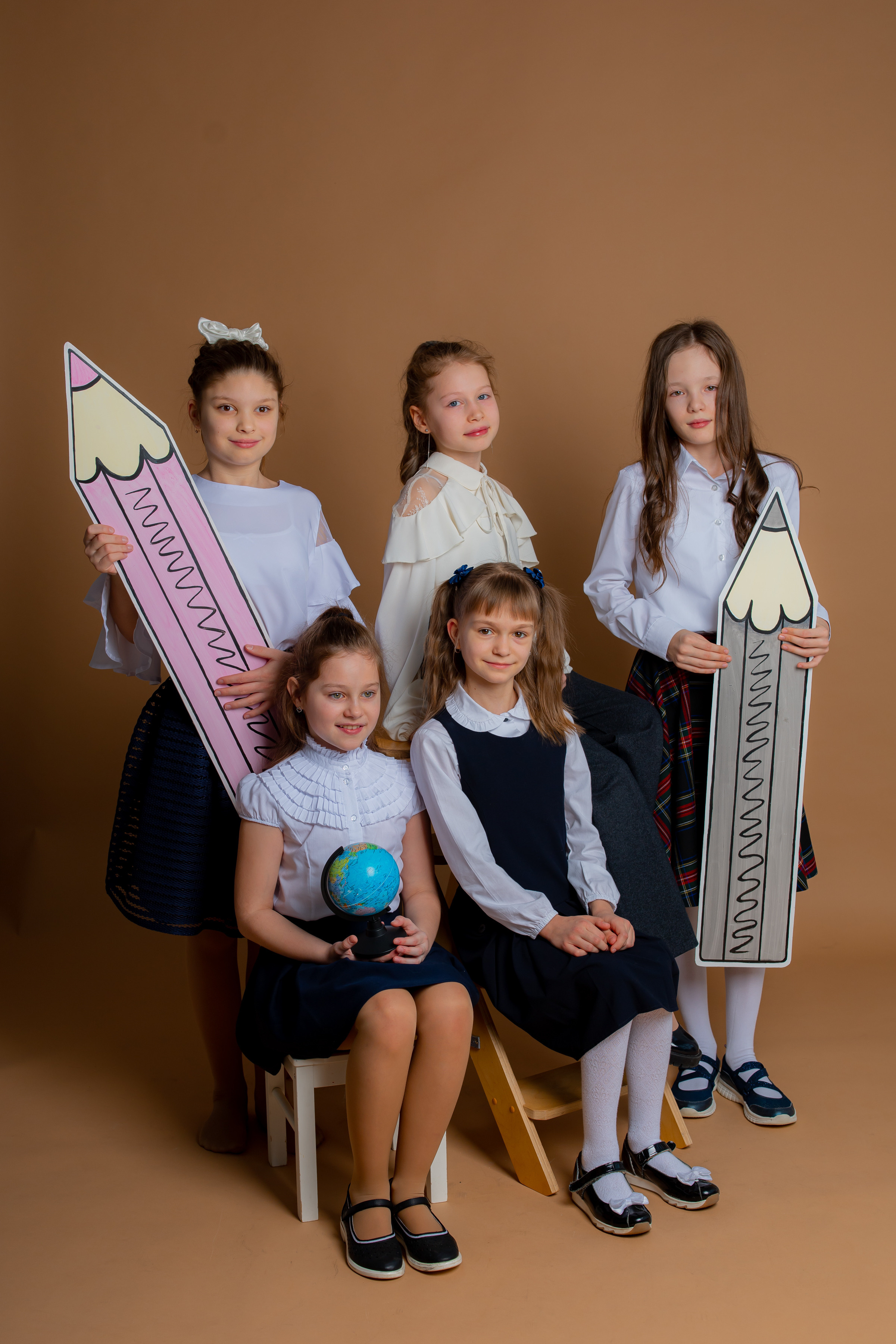 Общие фото на фоне 4 класс. Выпускные альбомы Чехов