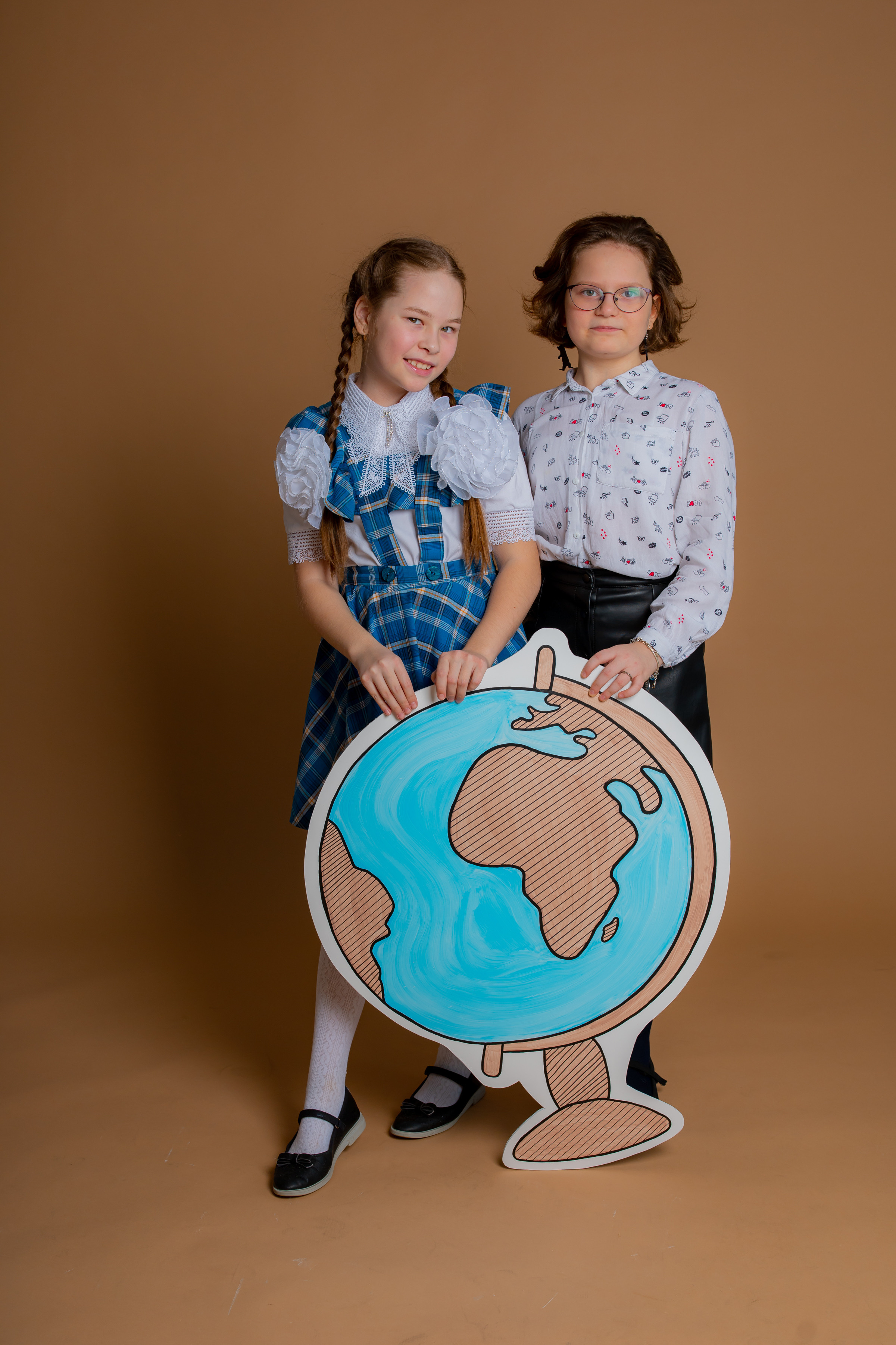 Общие фото на фоне 4 класс. Выпускные альбомы Чехов