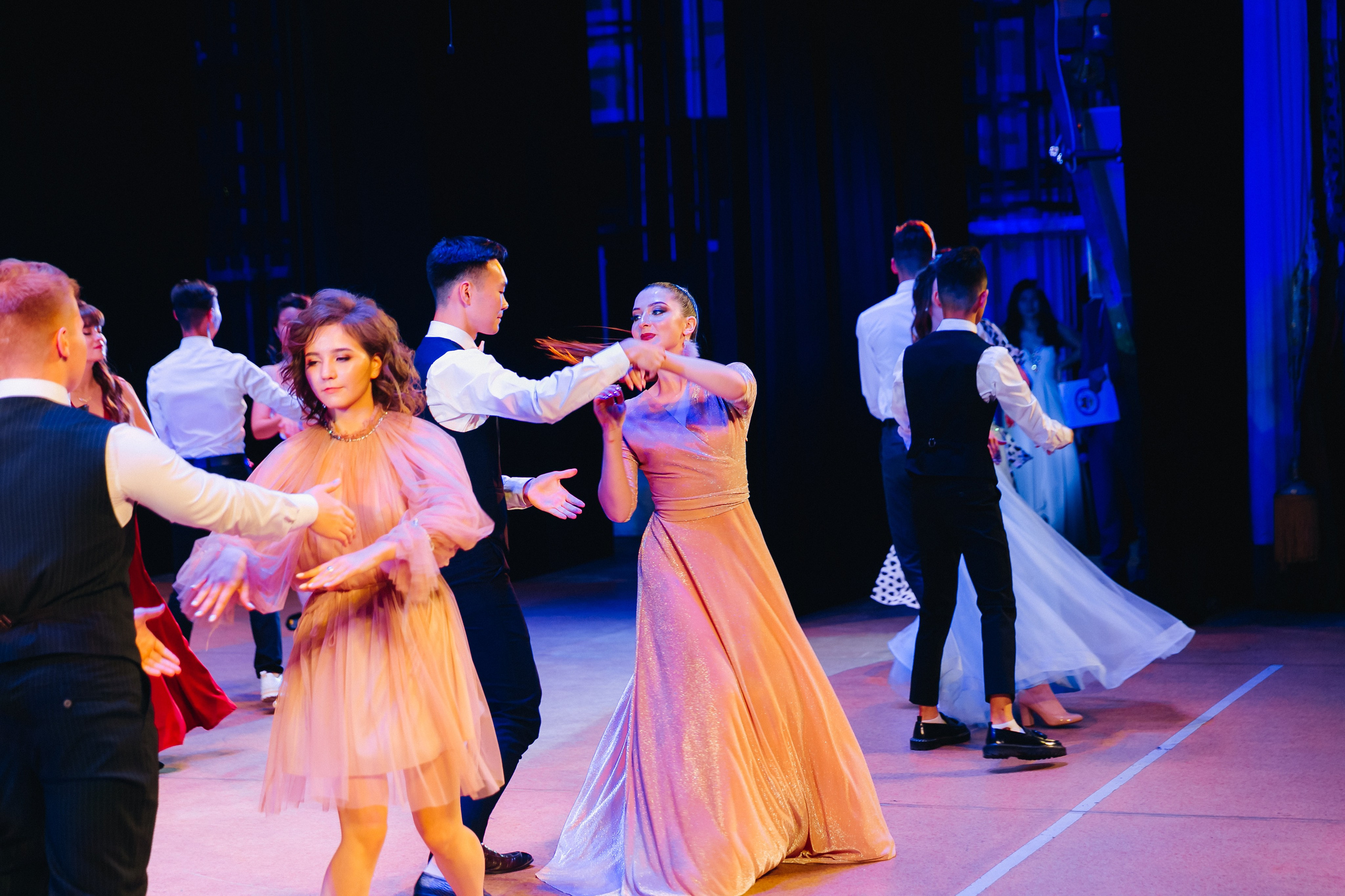 Вручение аттестатов 14 Гимназия. Свадебный и семейный фотограф в Улан-Удэ