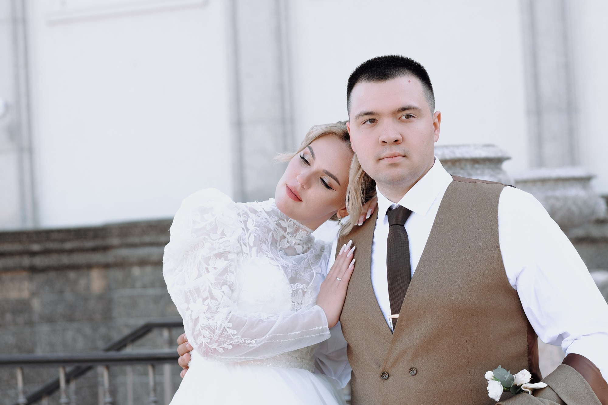 Свадебный фотограф в Тюмени Дарья Мустафина, портрет невесты в светлых тонах. Портретный фотограф Тюмень Дарья Мустафина