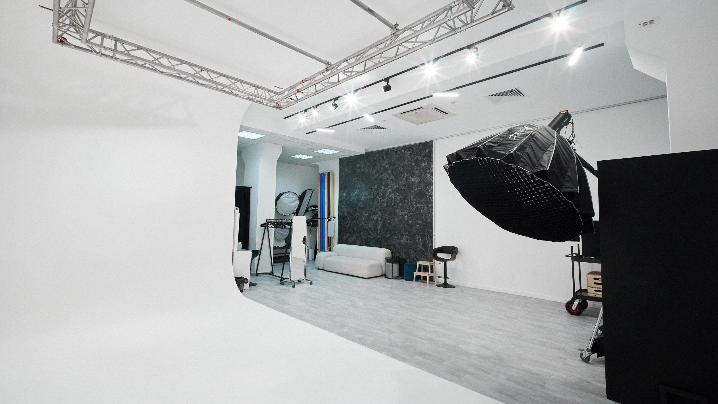 GLOW STUDIO| Профессиональная фотостудия в центре Екатеринбурга