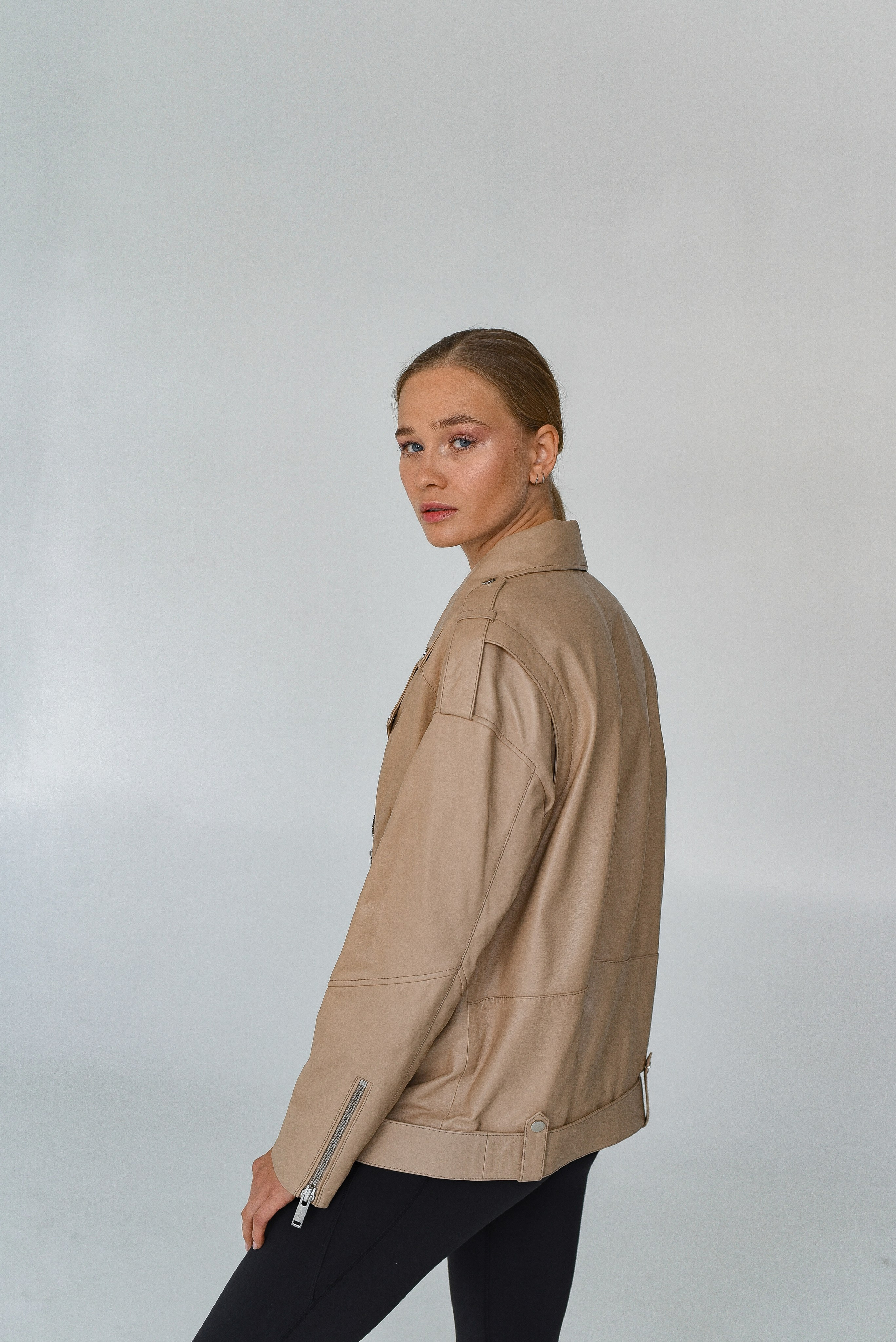 Куртки (фон). Контент фотограф в Москве Лихачева Ксения