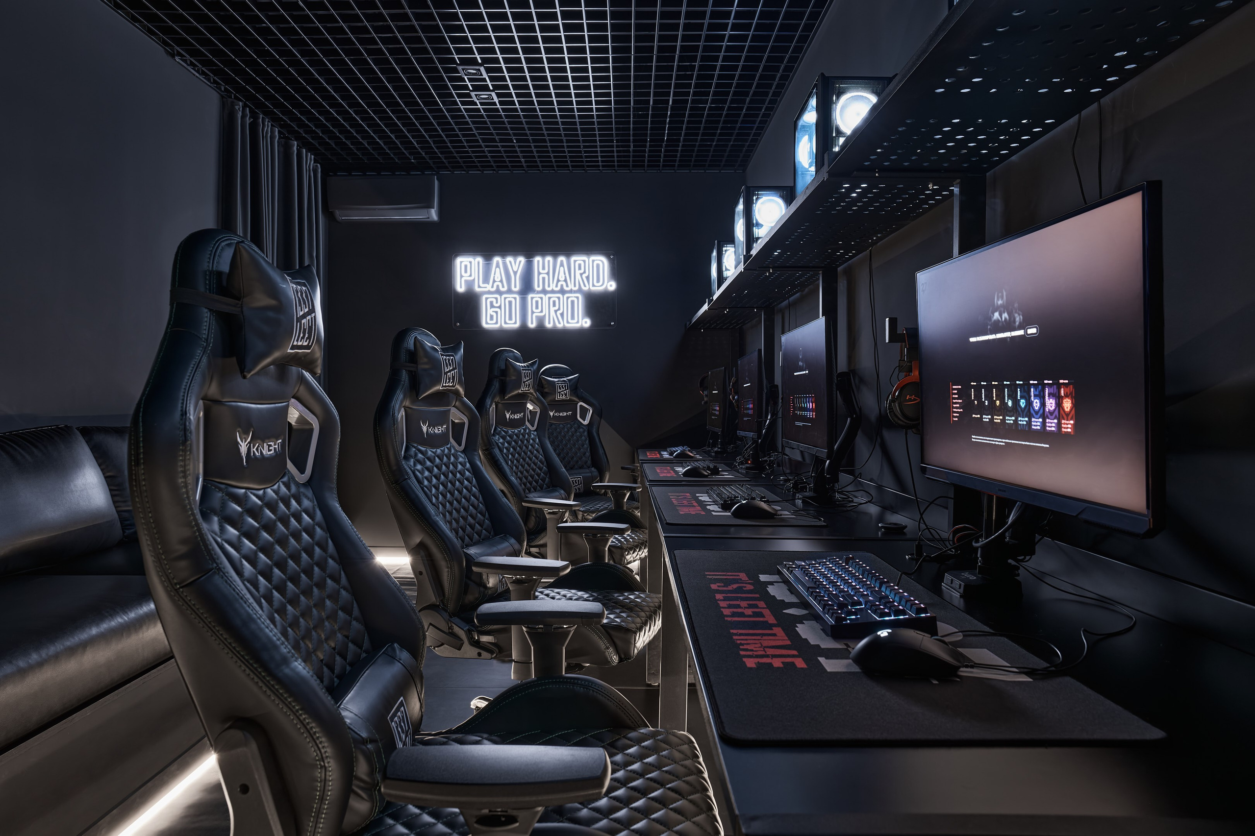 Игровой клуб в Екатеринбурге 1337 LEET. Интерьерный фотограф. Фотограф архитектуры