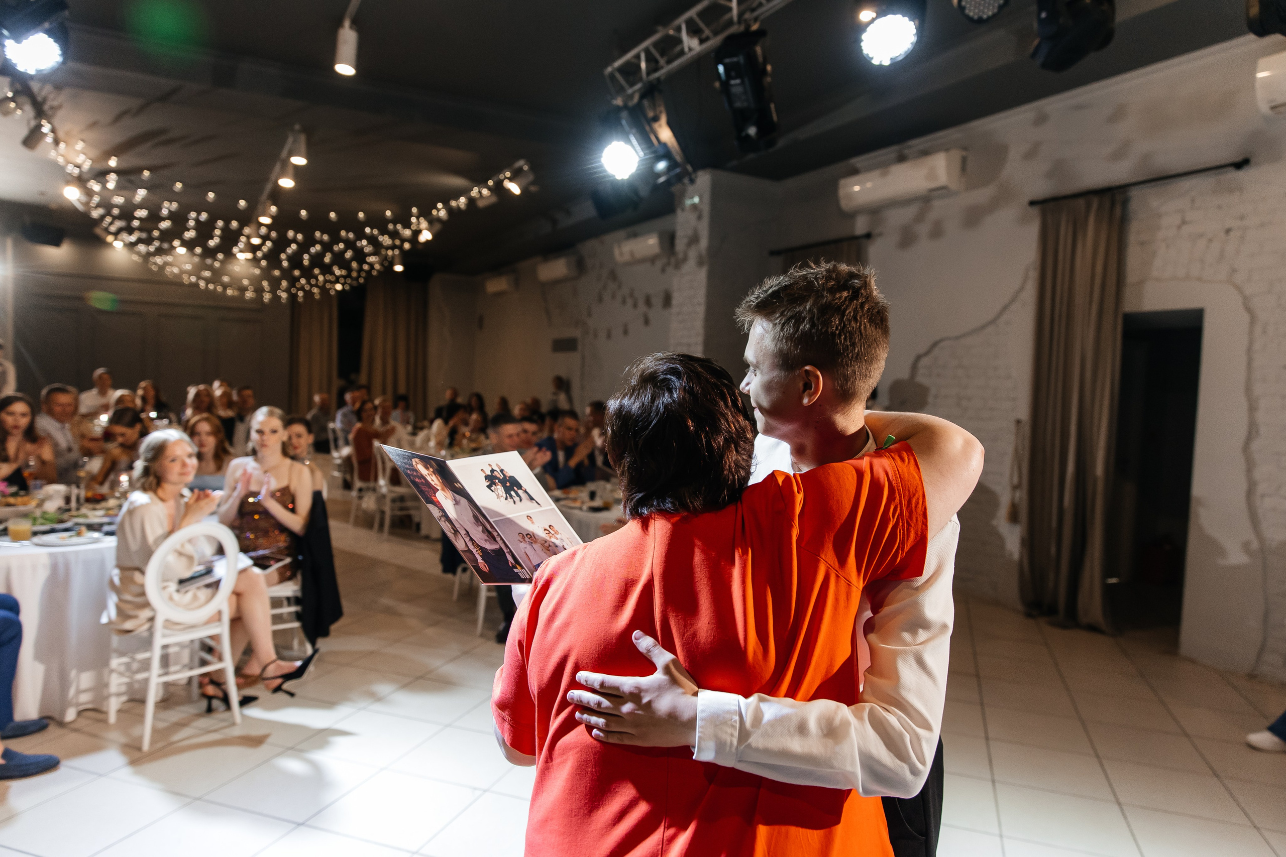 2023-06-23 Выпускной МБОУ СОШ № 10. Фотограф в Красноярске