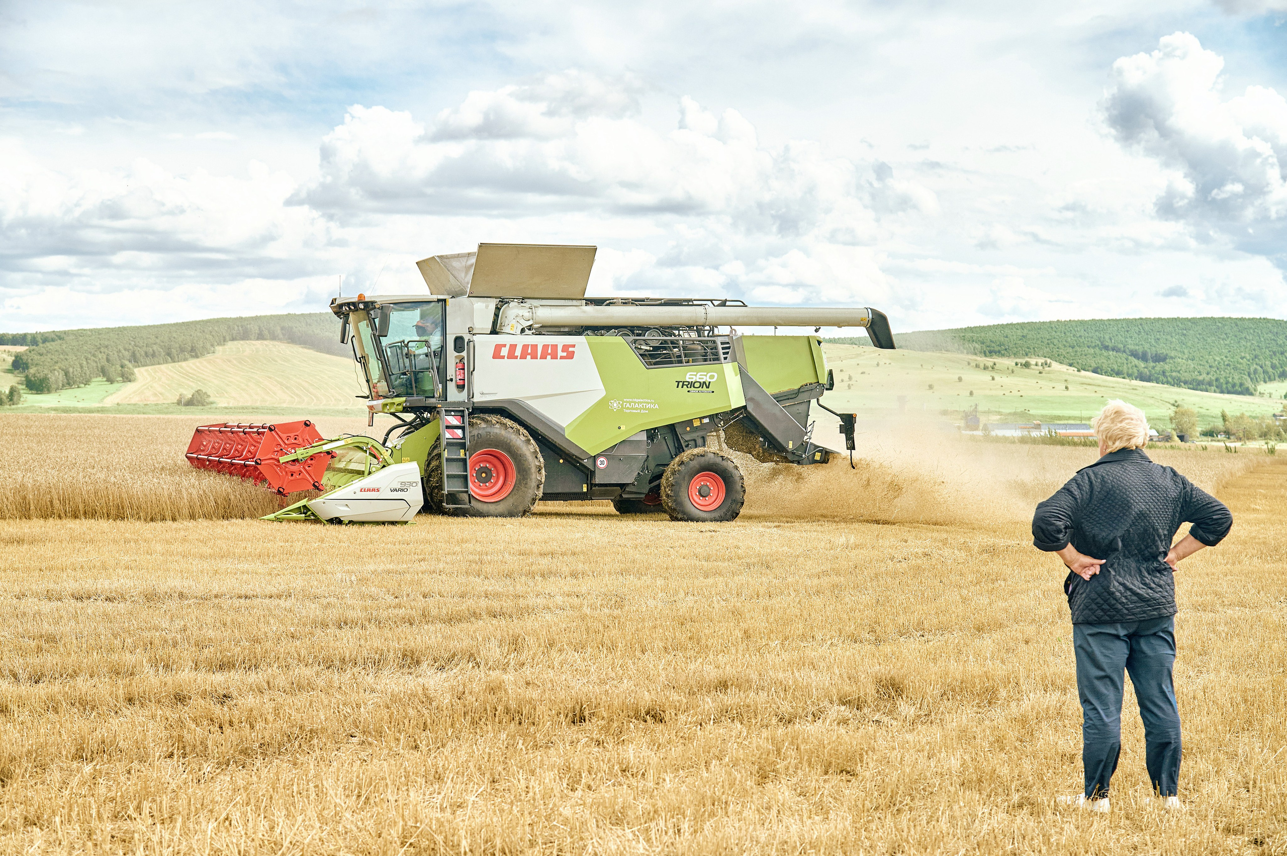 Сельхозтехники Галактика — представление в работе близ г. Абакан. Фотограф Яковлев Роман — Красноярск