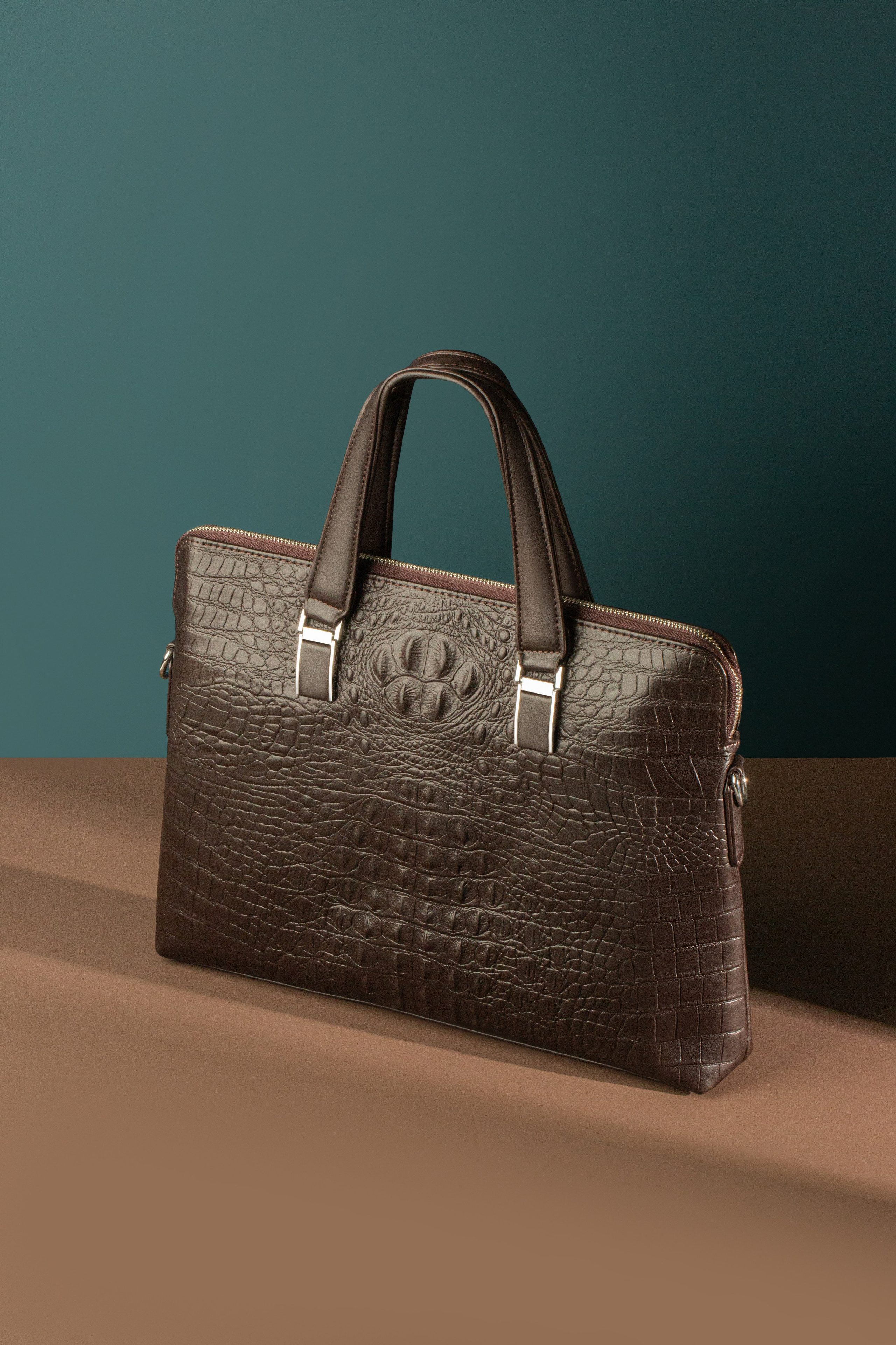 Ретушь фотографий сумок и рюкзаков | Студия SVITHART