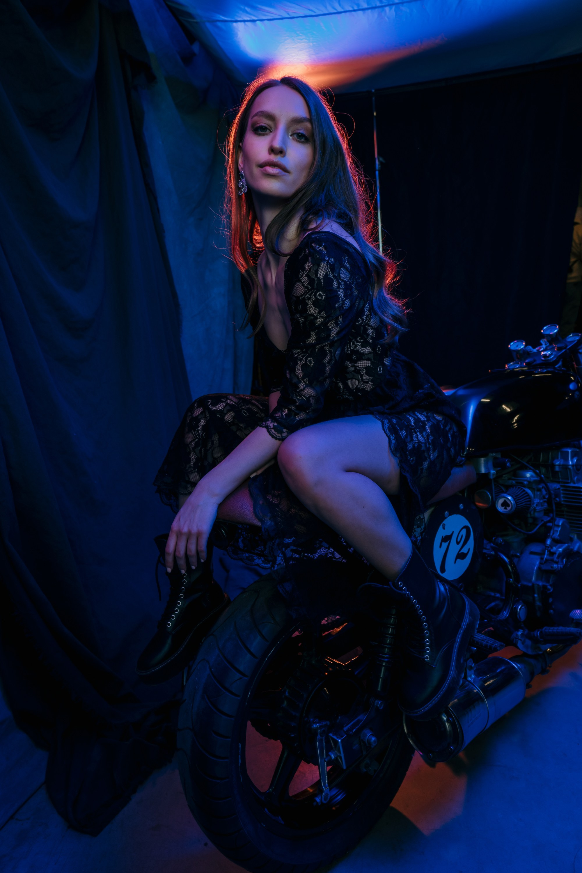 Девушки-байкеры — Фотосессия с мотоциклом в Питере. Свадебный, семейный, портретный, репортажный фотограф в Санкт-Петербурге