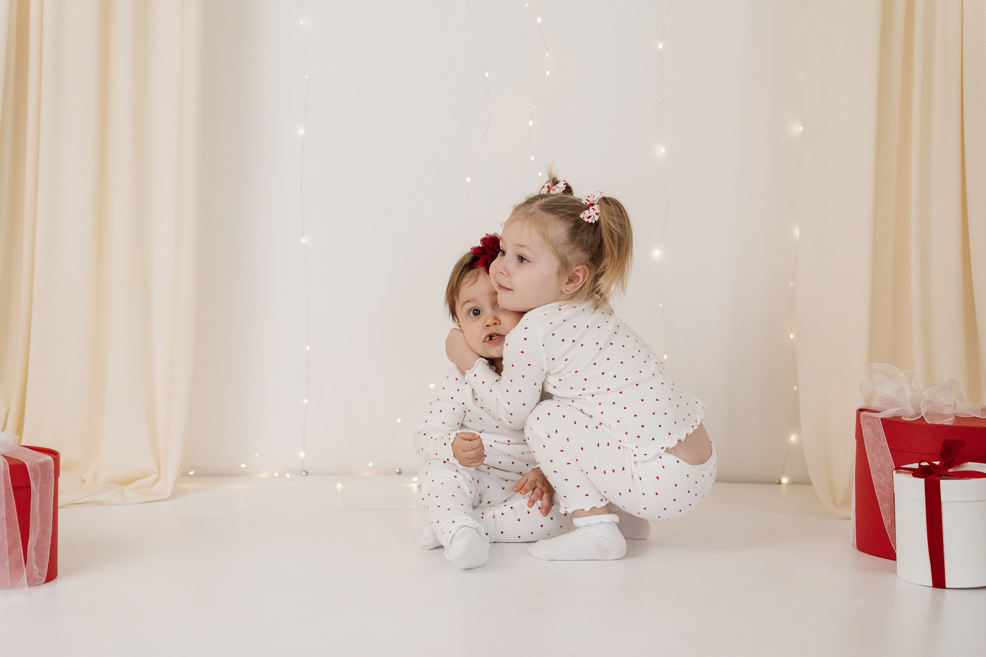 Каролина и Регина с родителями. Фотограф в Красноярске. Юлия Чаушанская