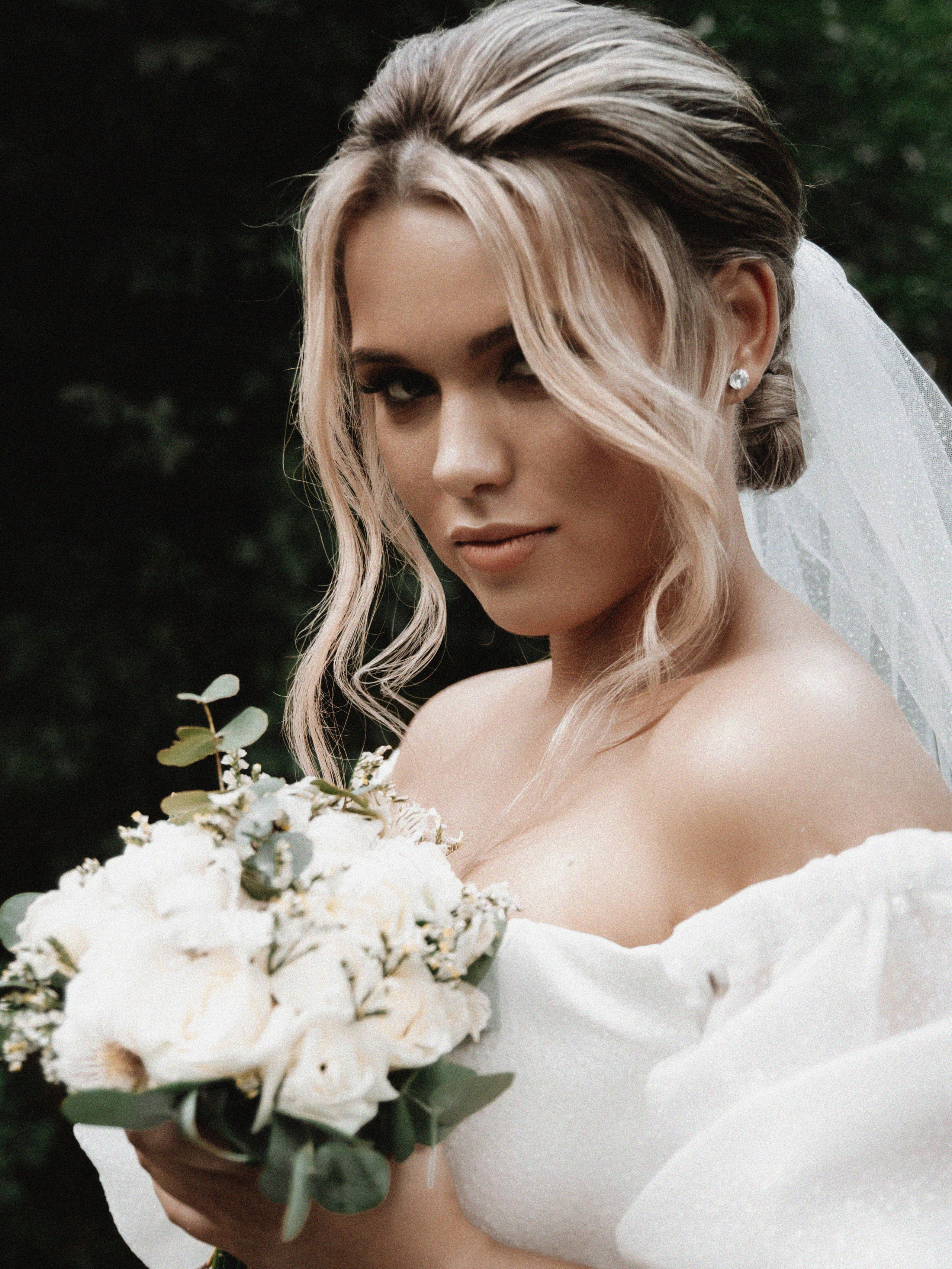 Свадебная фотосессия в Кировском Загсе Новосибирск. Семейный и свадебный фотограф в Новосибирске Иванова Яна