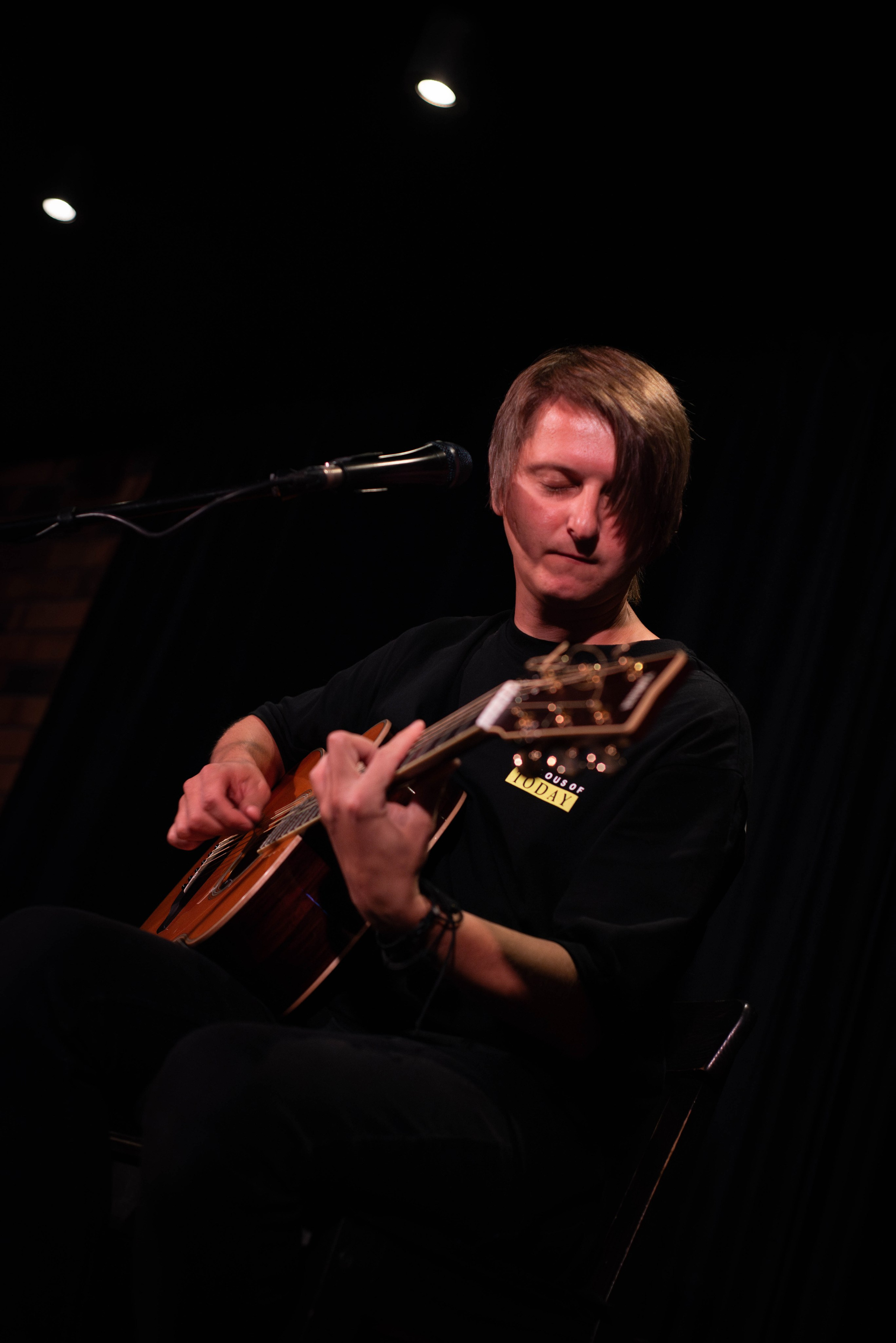 Лёва Сазонов (1 августа 2024 года, Москва, арт-кафе Пушкарёв). Фотограф Светлана Блинова, Москва и Московская область