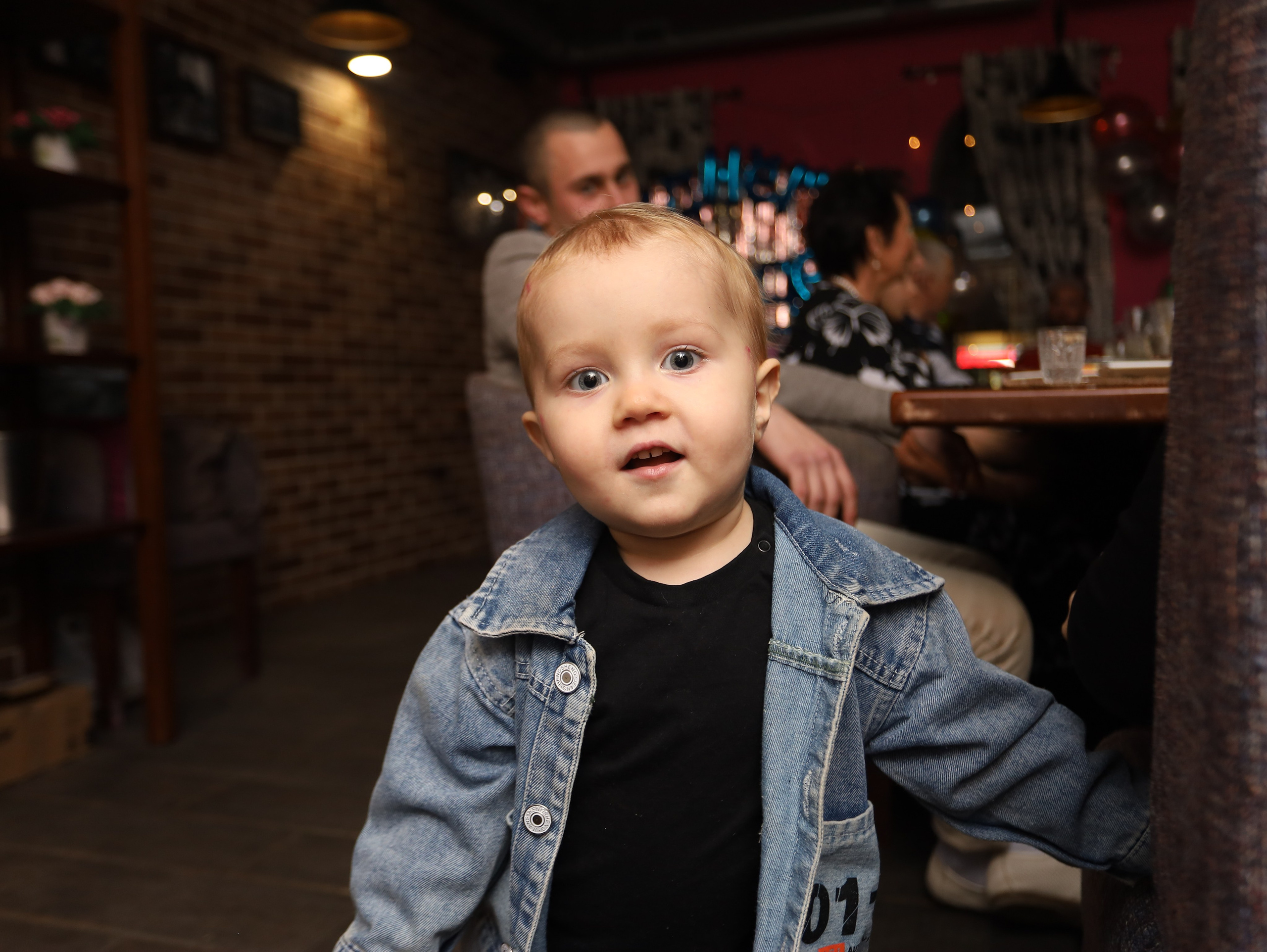 Дискотека в стиле 90-х. Репортажный фотограф Анапа