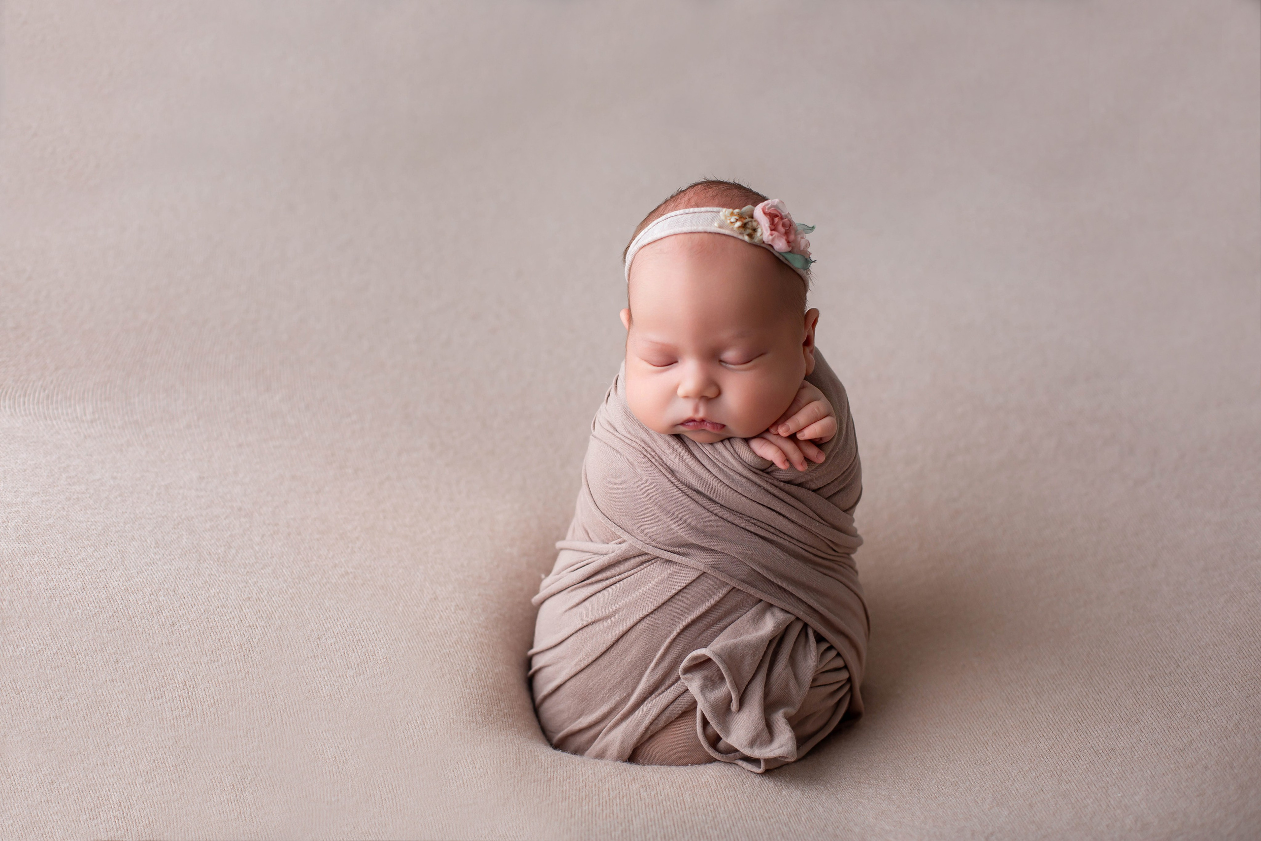 Фотографии новорожденных девочек. Семейный, детский фотограф в Великом Новгороде Юлия Федичева. Фотограф новорожденных