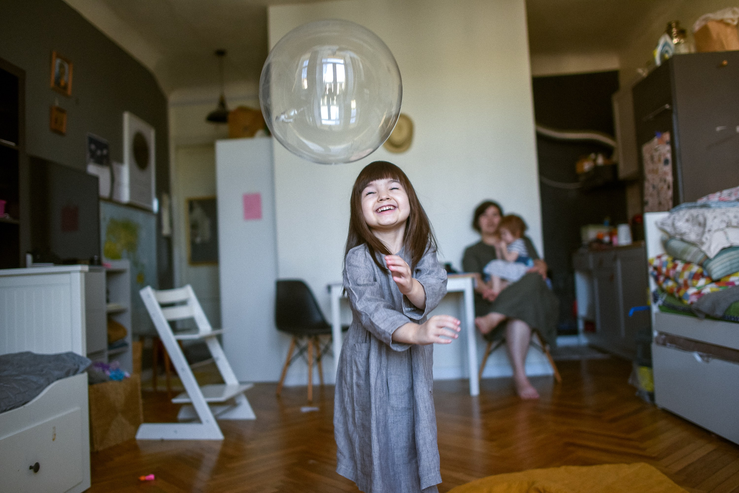 A Mom’s Day: The Everyday Hustle. Documentary family photography in Barcelona and beyond
