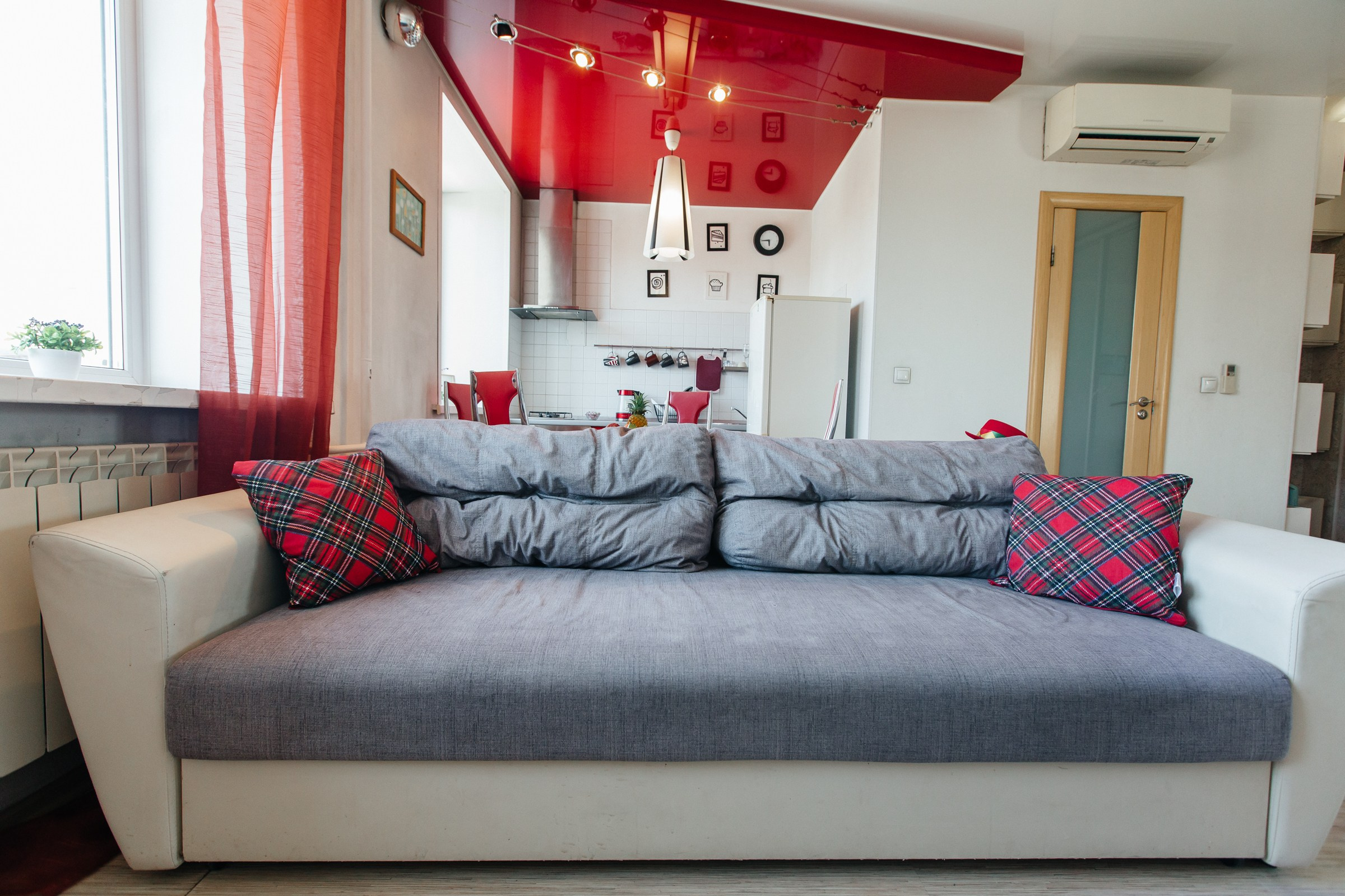 Проспект Карла Маркса, 27. Душевный фотограф Ваших самых ярких событий Марина Погребняк