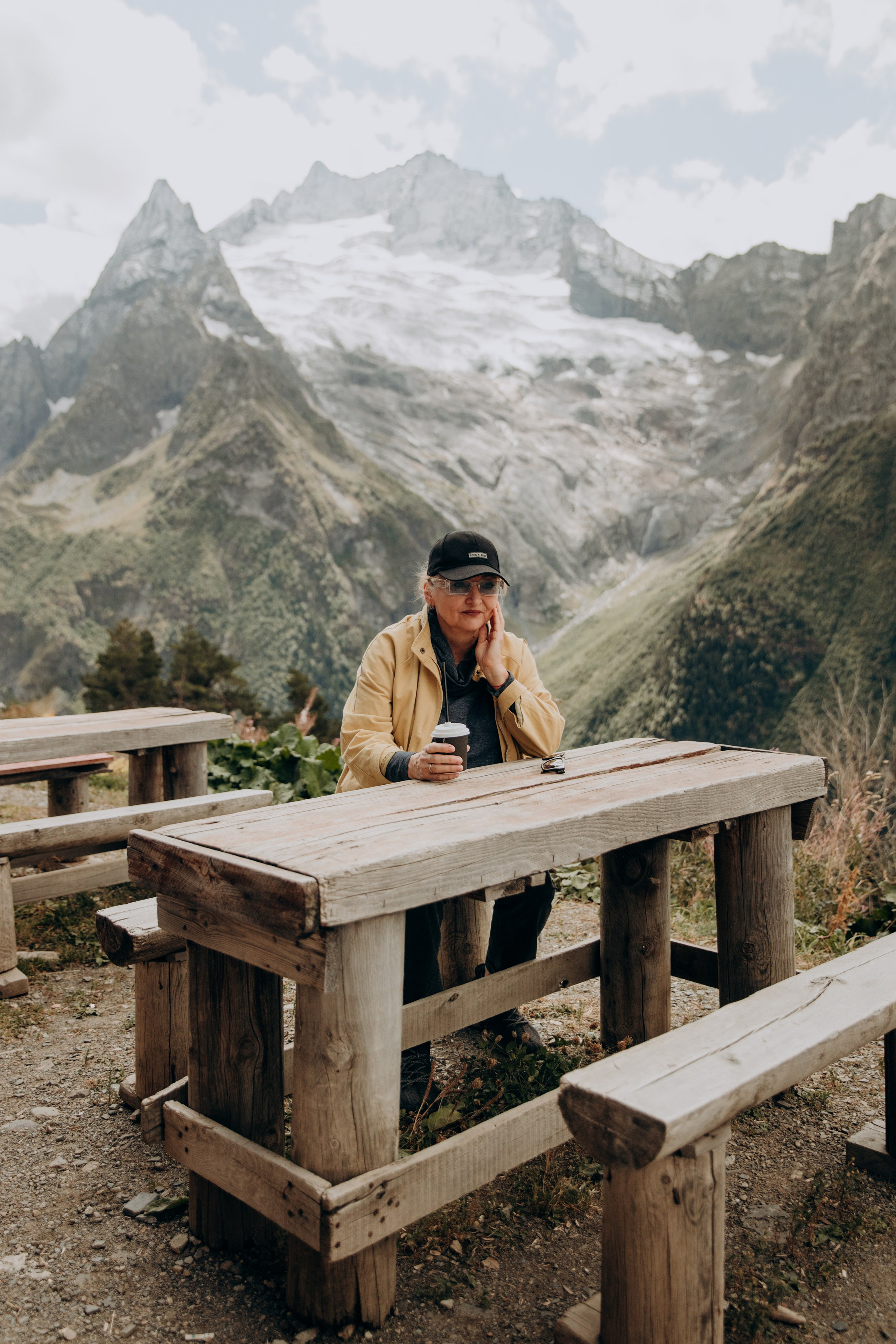 Юля с семьей, Домбай. Портфолио