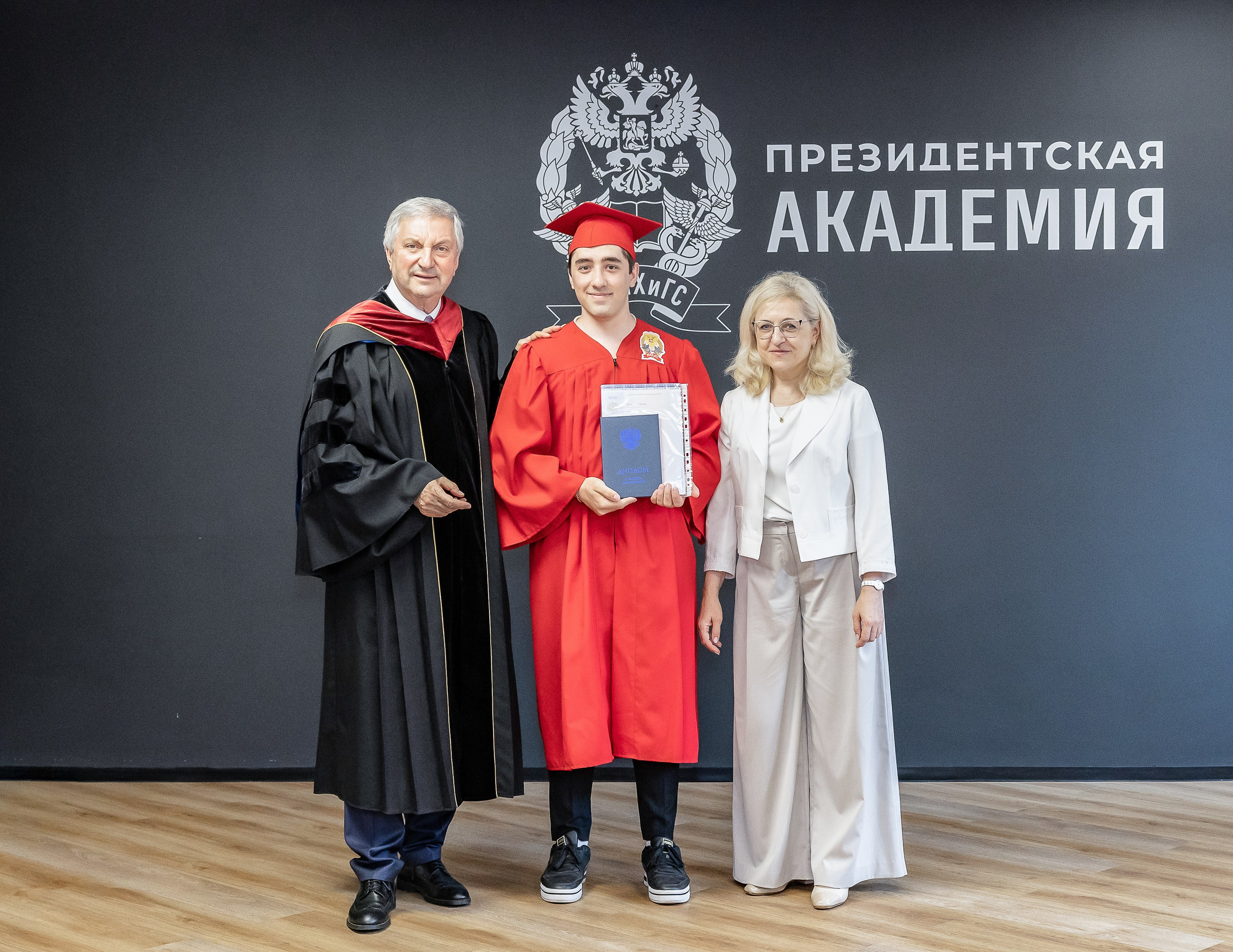 Вручение дипломов об окончании обучения в Президентской академии РАНХиГС. Фотограф Владимир Охрименко