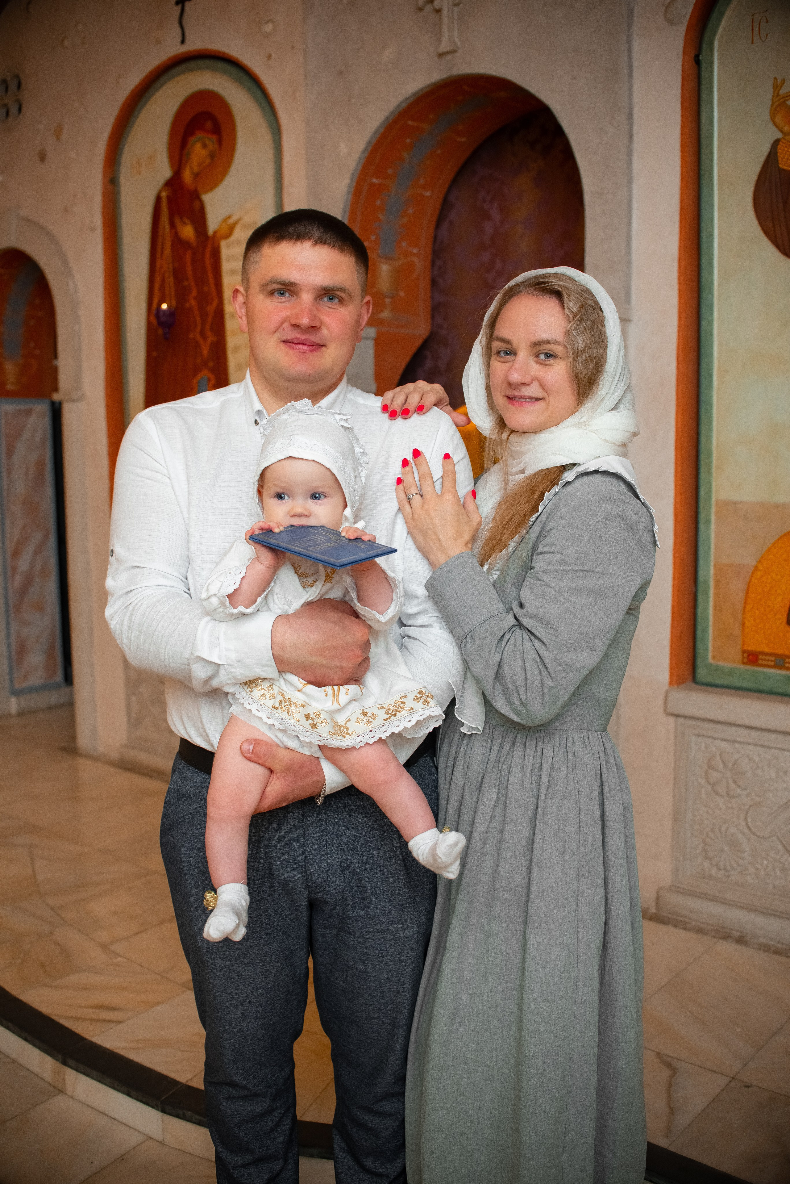 Крещение Василисы в Свято-Елисаветинском монастыре. Семейный фотограф на выписку из роддома и крещение Минск Настя Гришук