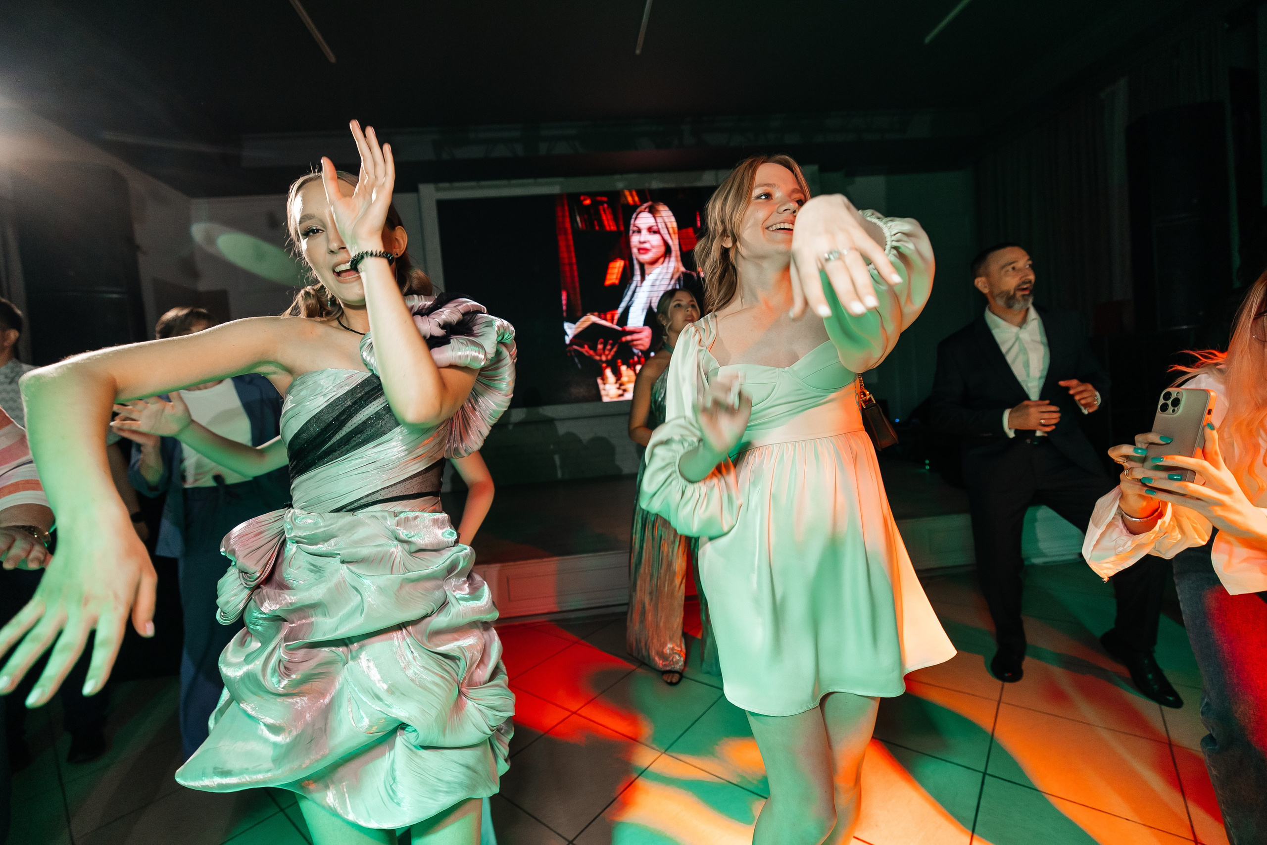 2023-06-23 Выпускной МБОУ СОШ № 10. Фотограф в Красноярске