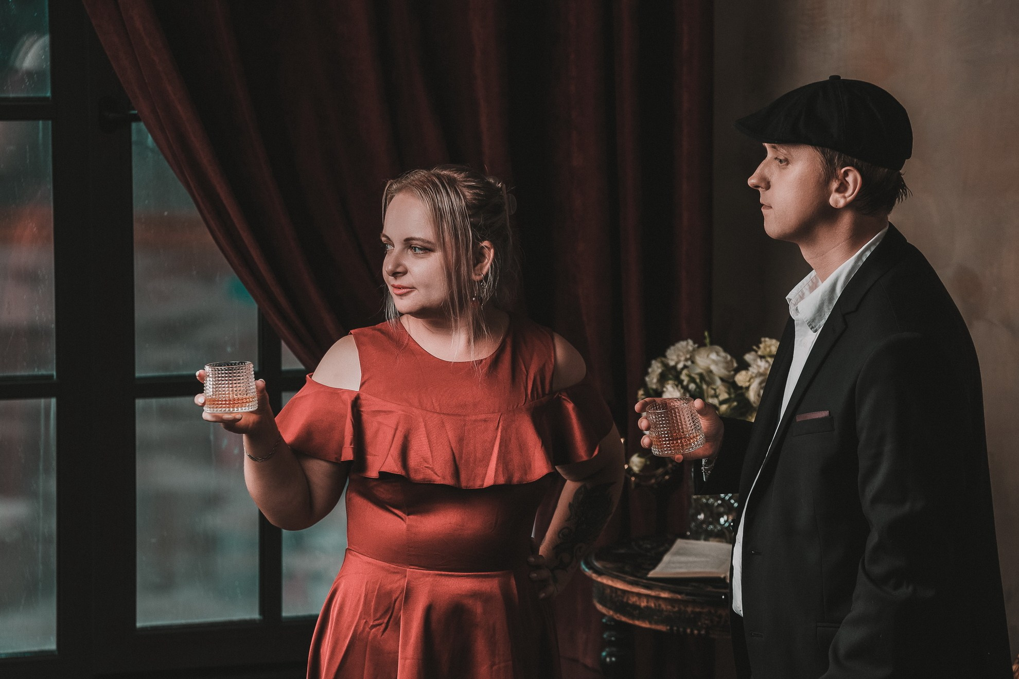 Профессиональная фотосессия в Санкт-Петербурге. Фотограф Сергей Пушкин. Частная студийная фотосъёмка в спб. Лавстори в студии. Портретная фотосъёмка в интерьере. Фотограф на память. Заказать фотосессию в Петербурге. 