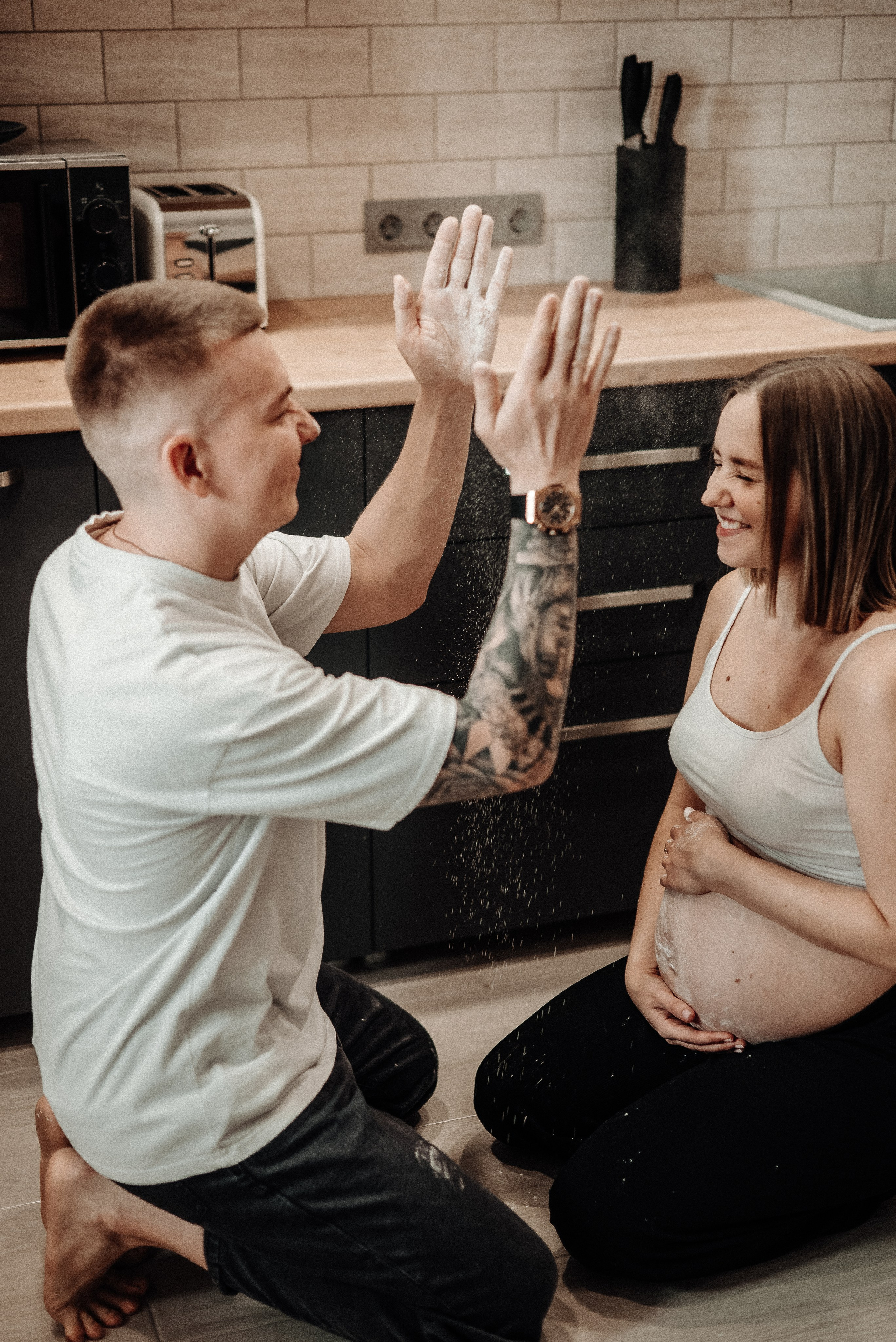 Миша и Ирина в ожидании чуда в домашней обстановке. Свадебный и портретный фотограф в Липецке Юлия Свит