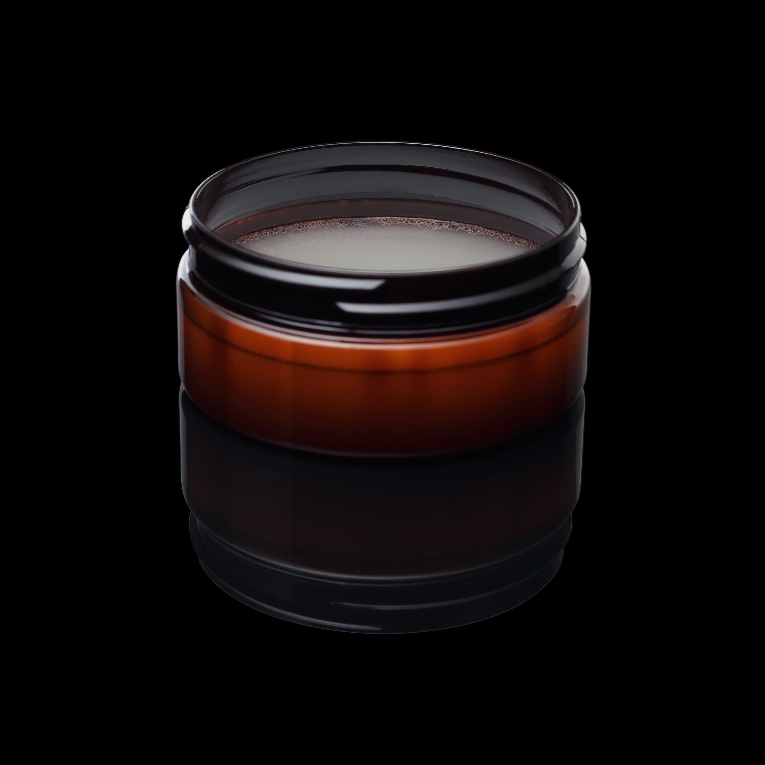 Предметное фото мыло для бритья фон чёрный отражание