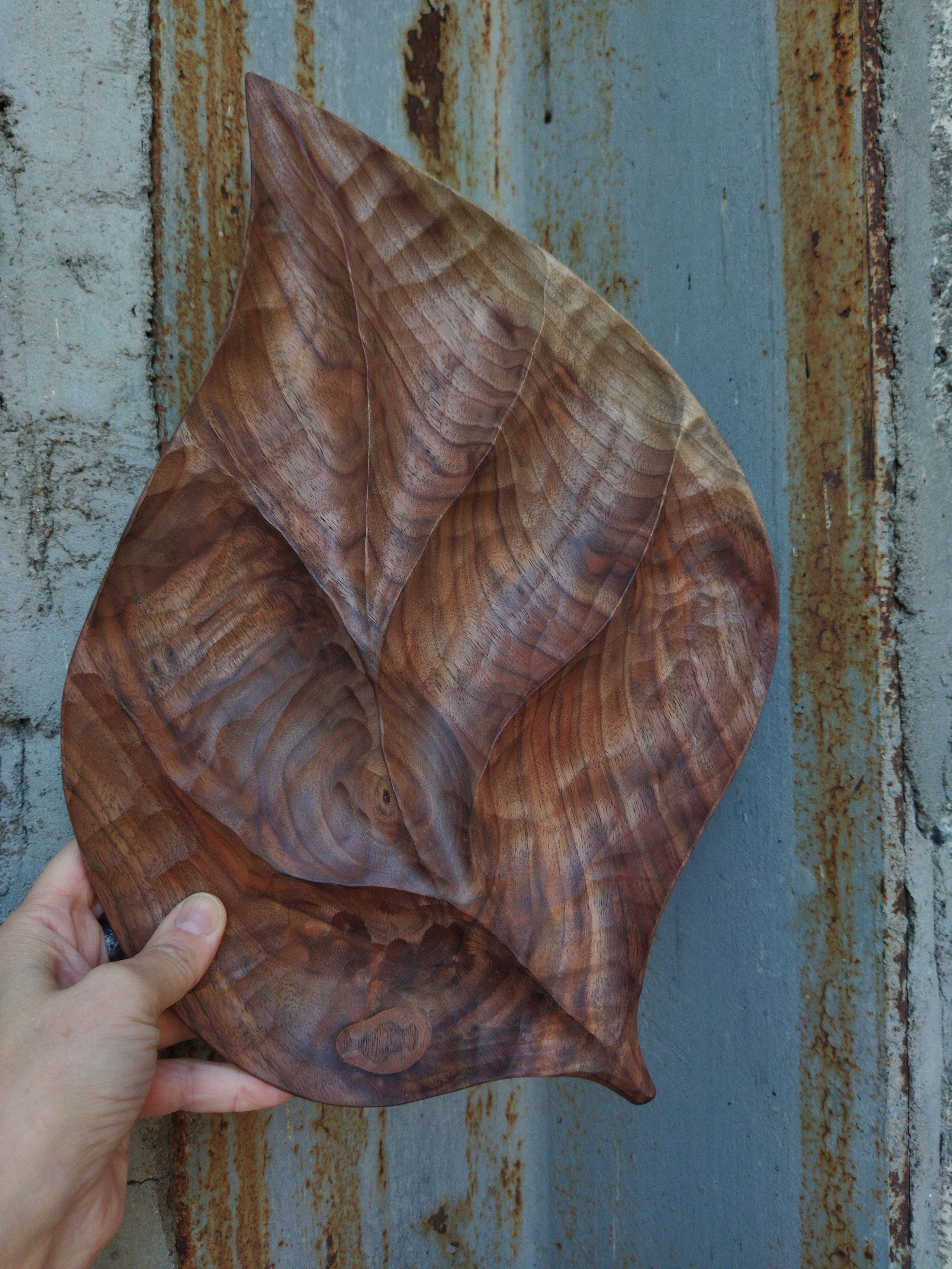 Лист из ореха. Разделочные доски и деревянная мебель на заказ