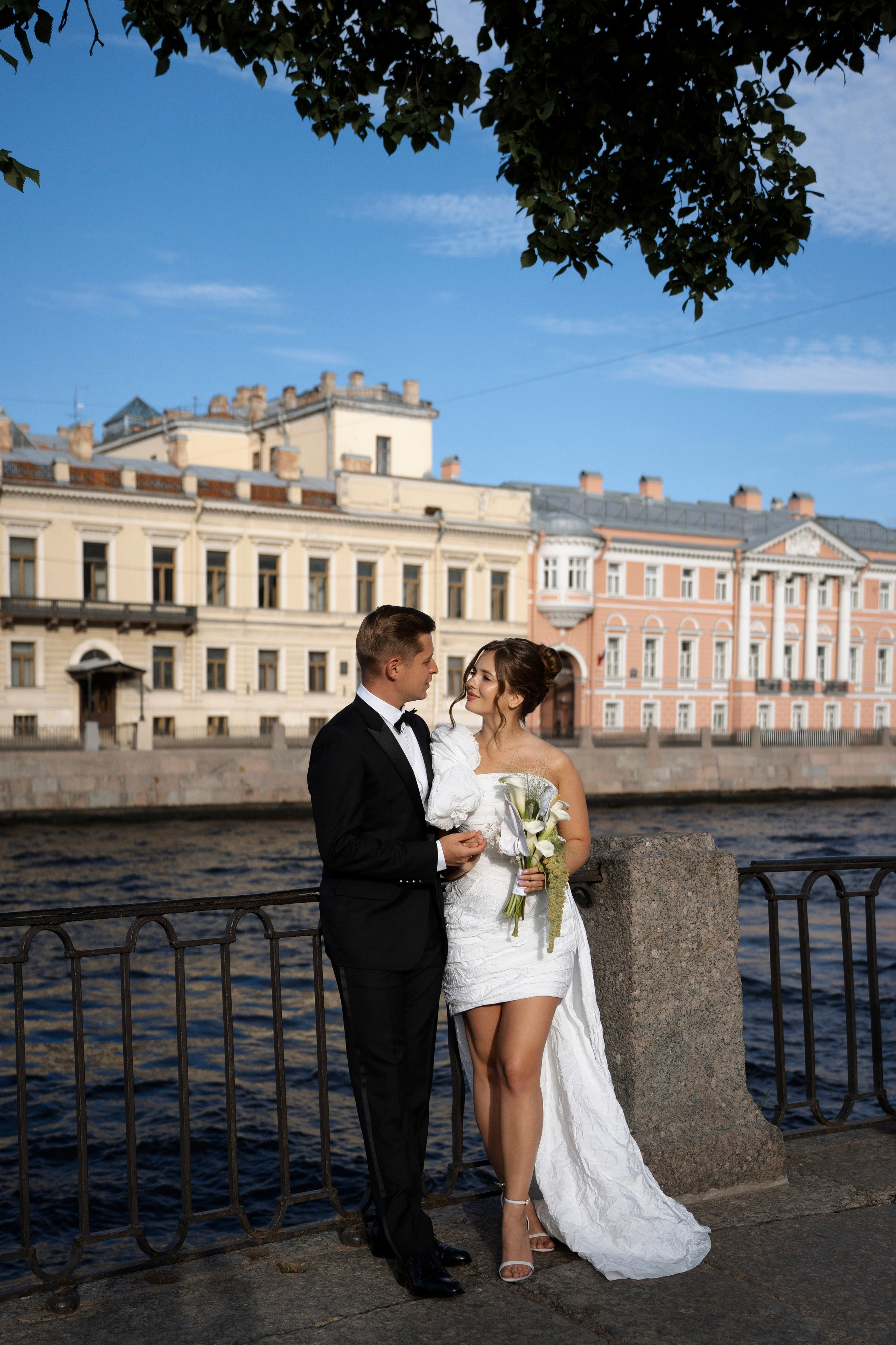 Настя и Лёша. Прогулка по Питеру. Катер. На цифру и плёнку. Свадебный фотограф Катерина Чулкова